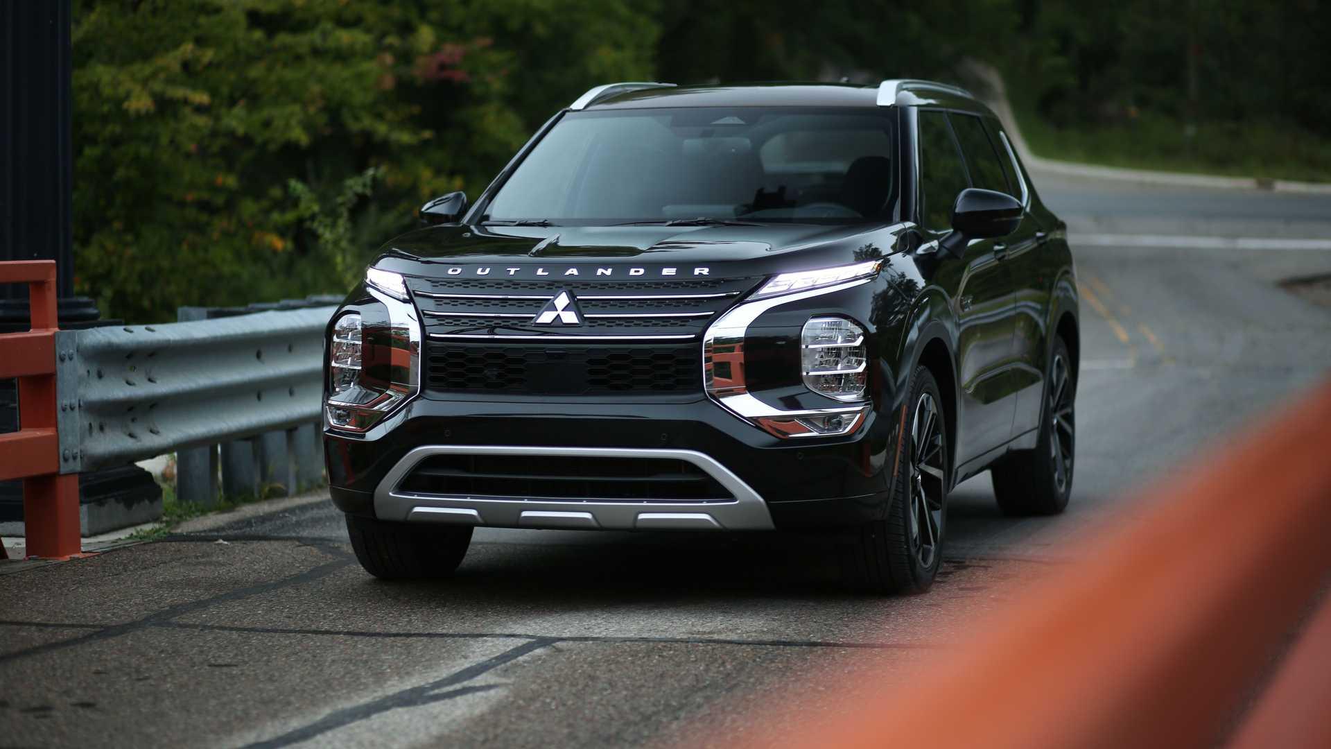 2023-mitsubishi-outlander-phev-exterior (3)