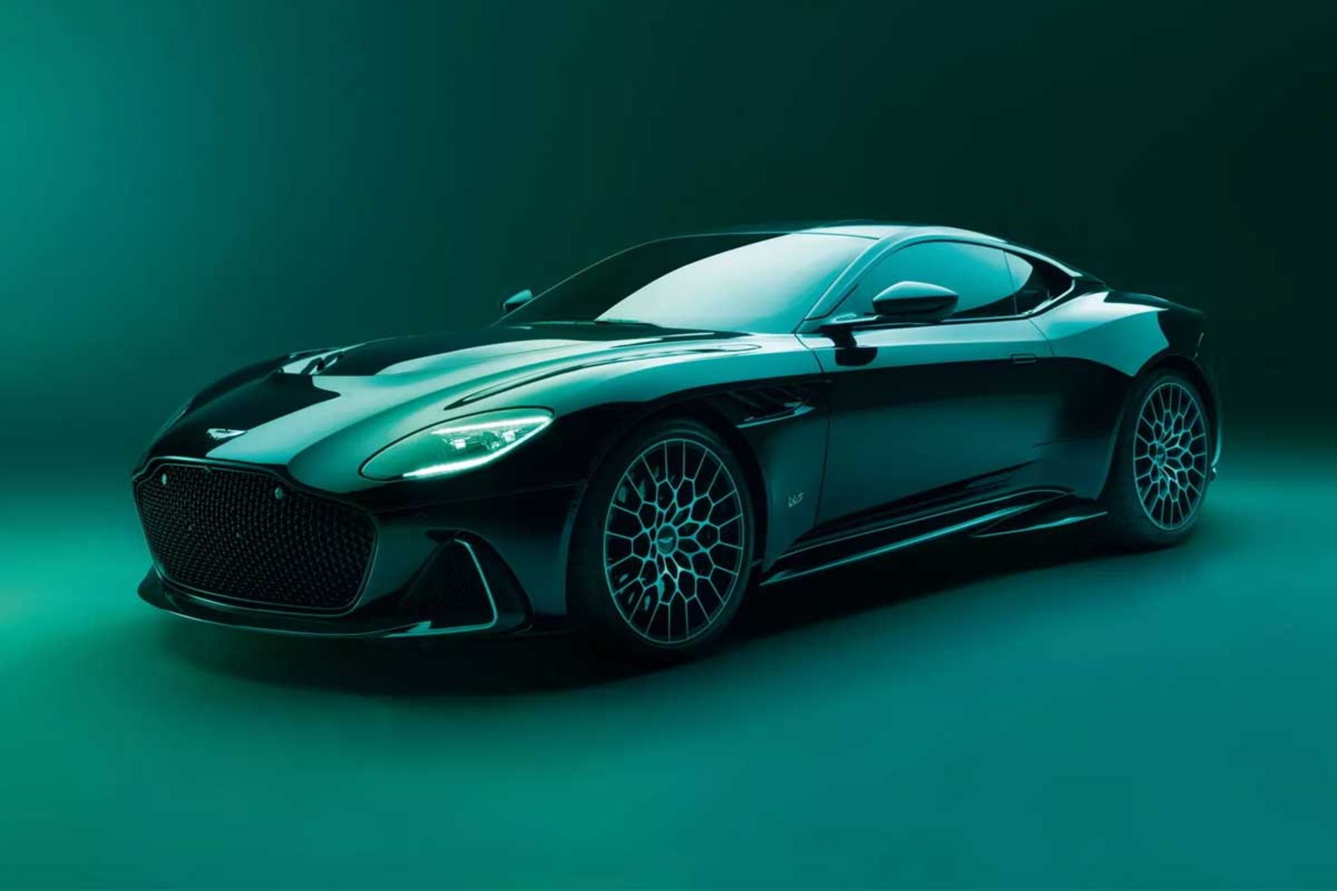 Aston-Martin-DBS-1