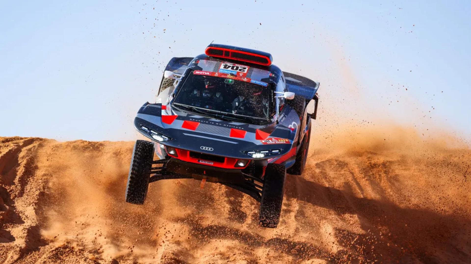 Audi-Dakar-action-landing