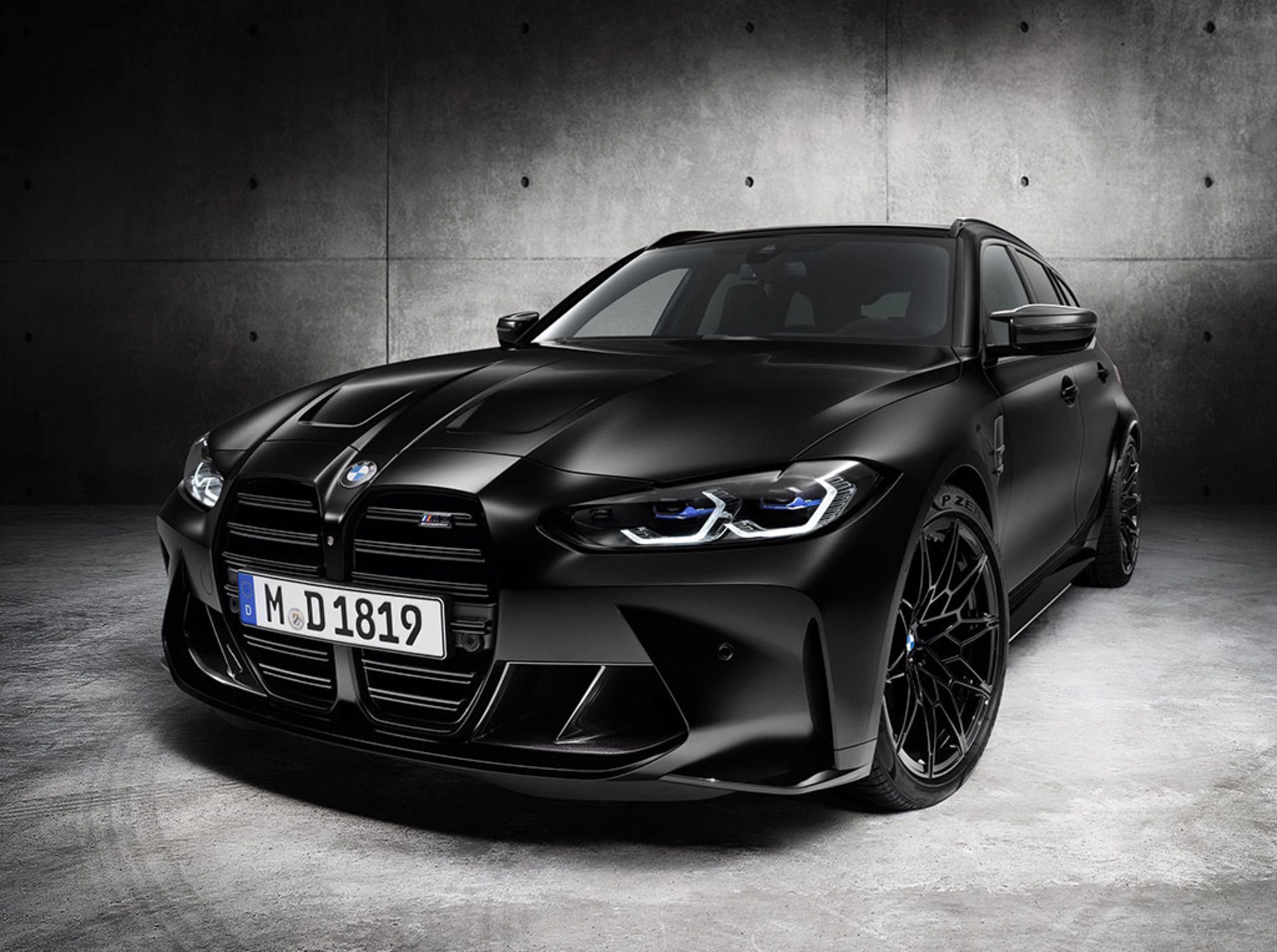 2023-bmw-m3-touring-black-04-1024