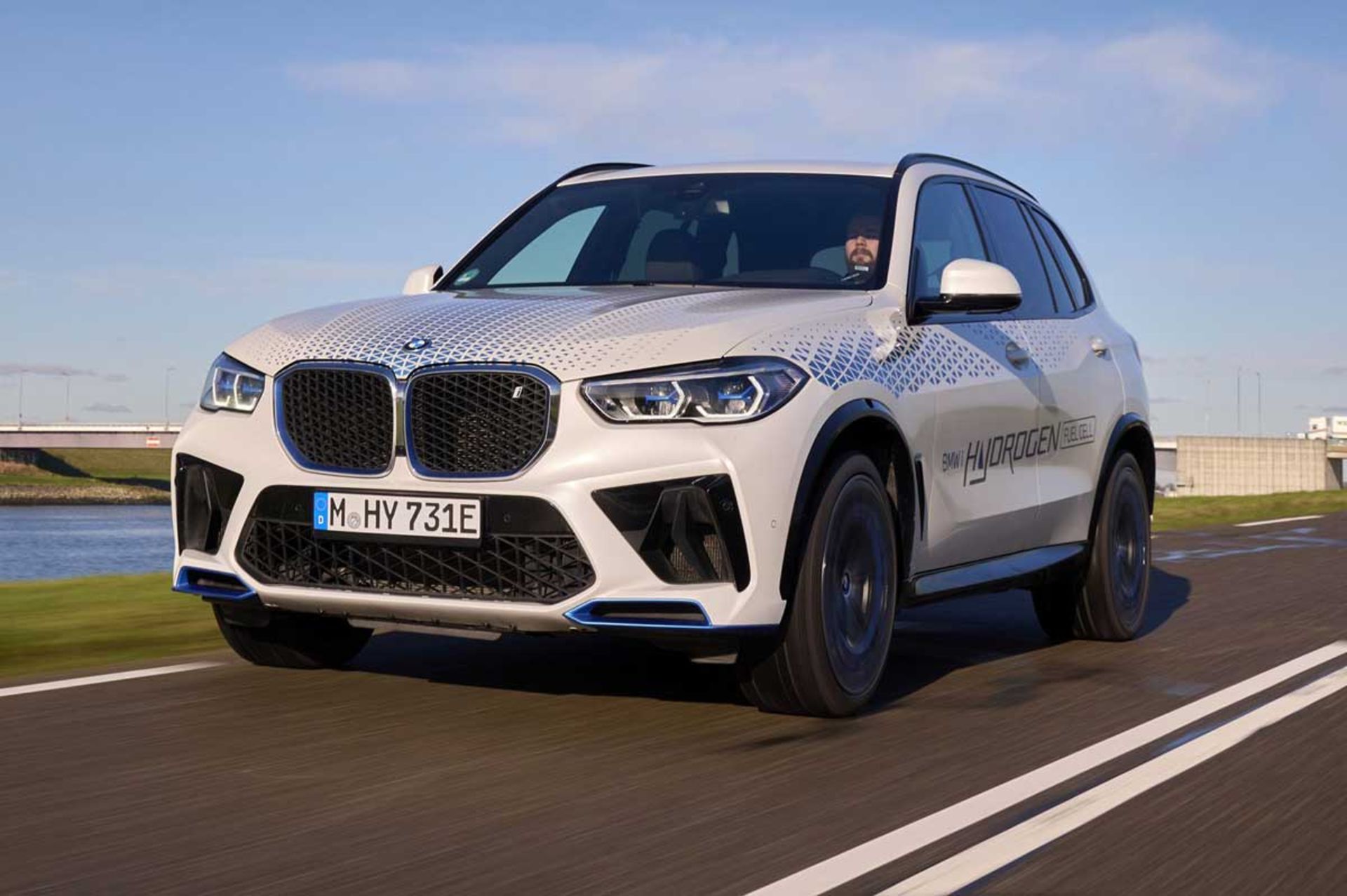 BMW-iX5-1
