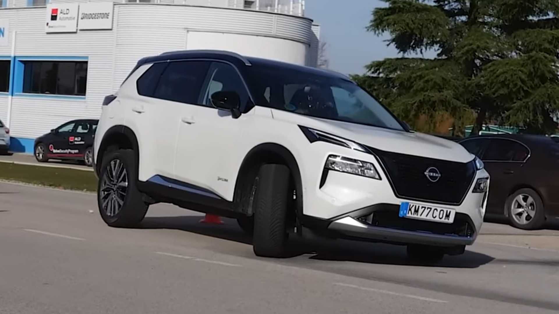 nissan-x-trail-e-power-e4orce-moose-test