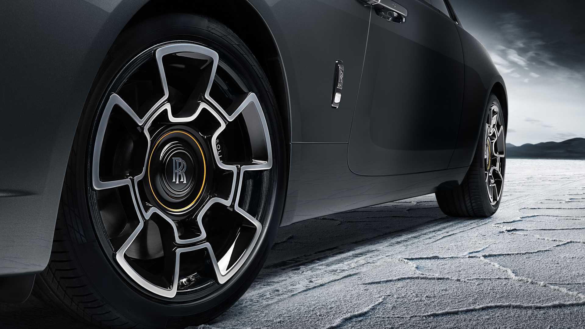 2023-rolls-royce-black-badge-wraith-black-arrow-wheels