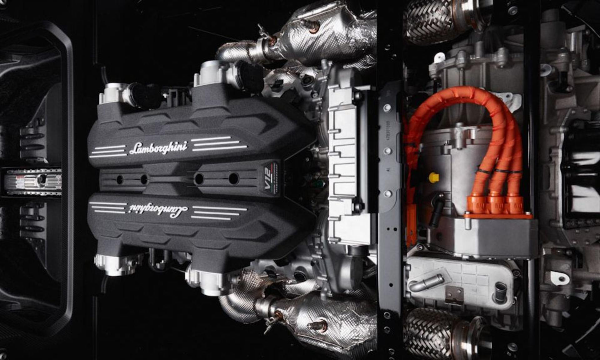 Lamborghini_V12_PHEV_2_7cad13b880