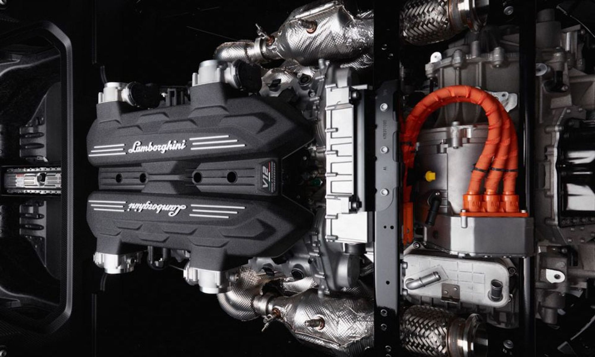 Lamborghini_V12_PHEV_2_7cad13b880