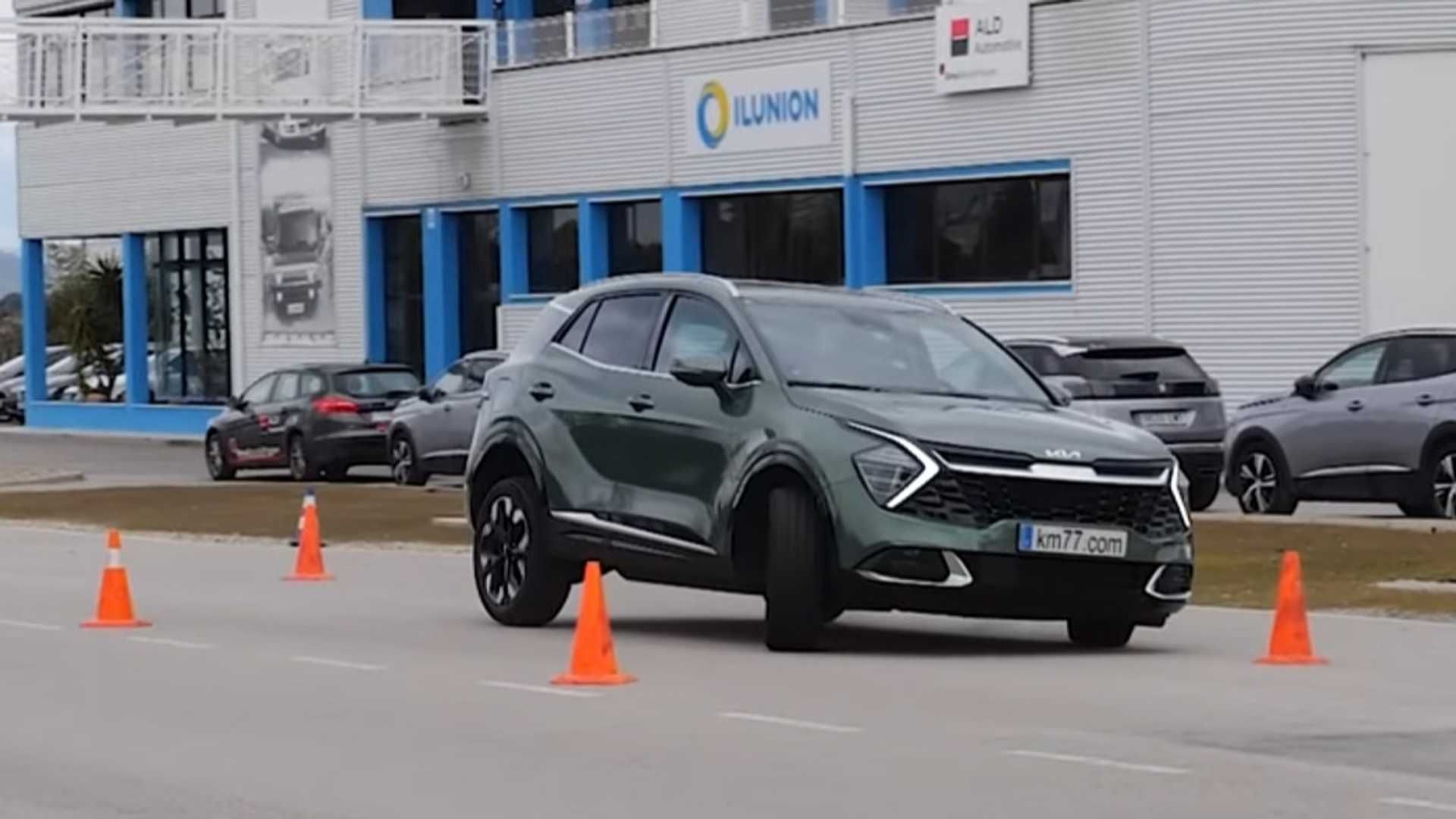 kia-sportage-phev-moose-test