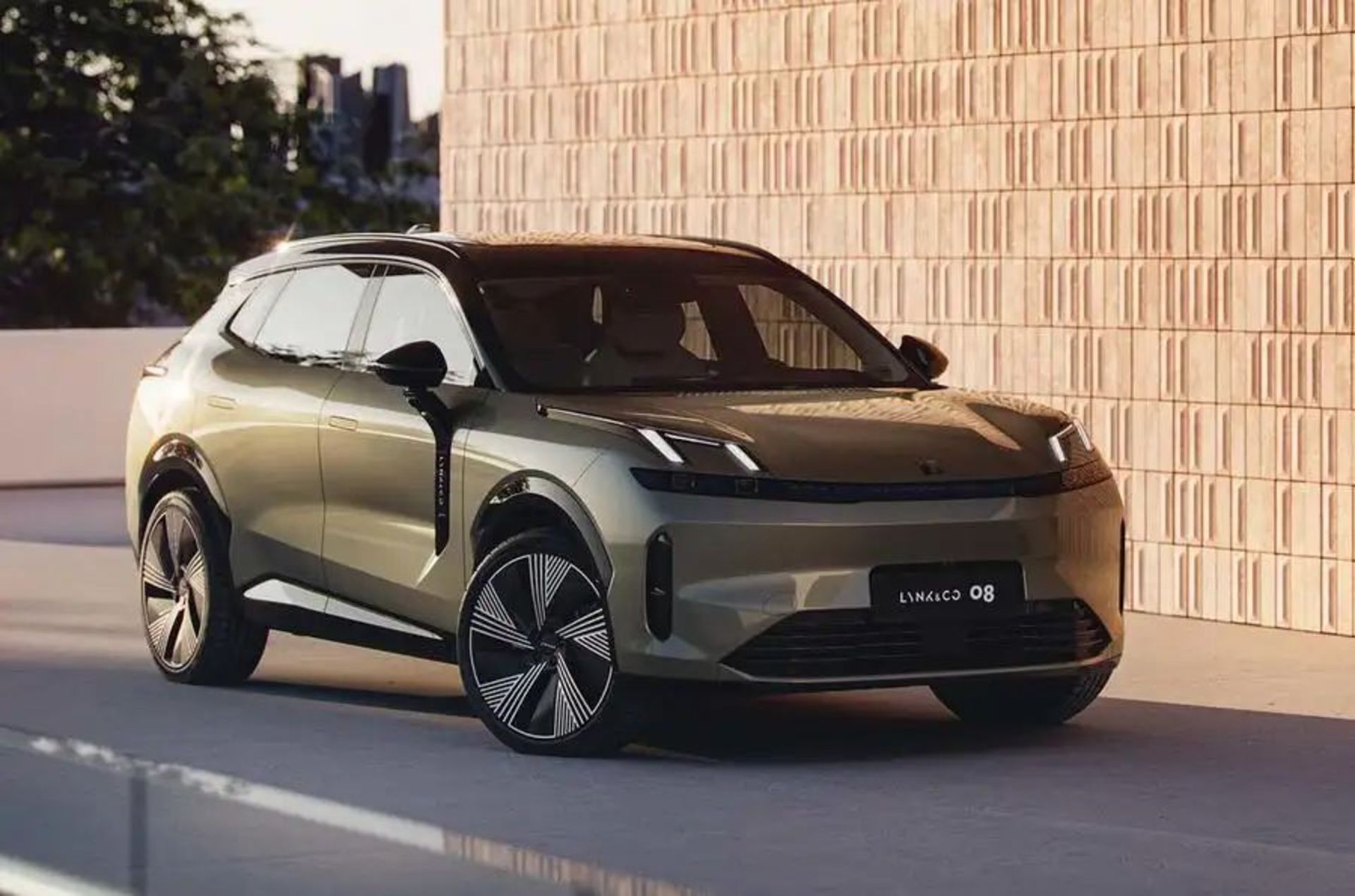 lynkco-08-front-three-quarter