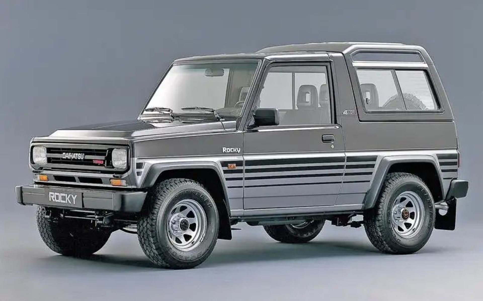 34-daihatsu-rocky_autocar_3_1_0