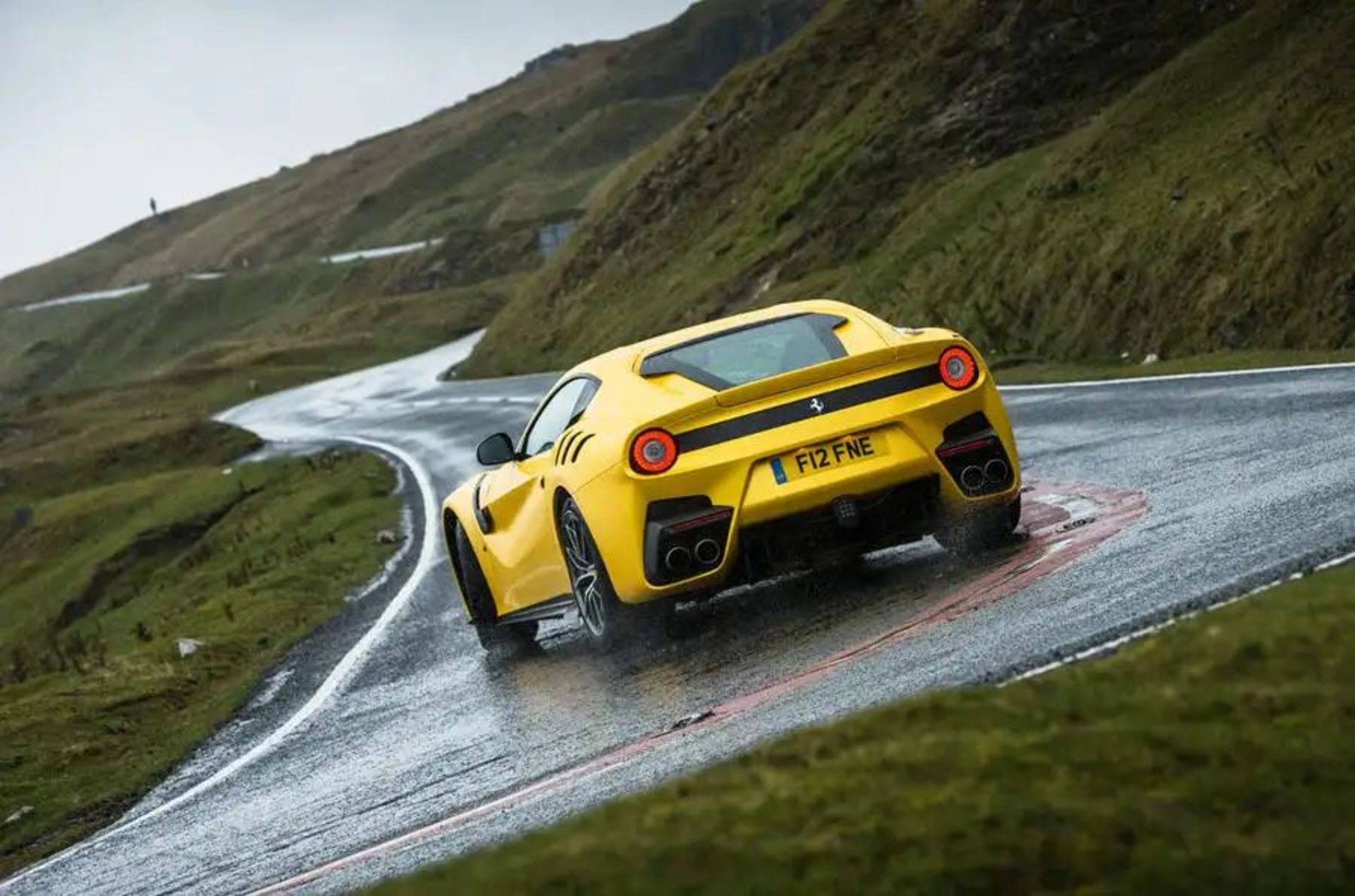 ferrari-f12-tdf-ll-web-0113