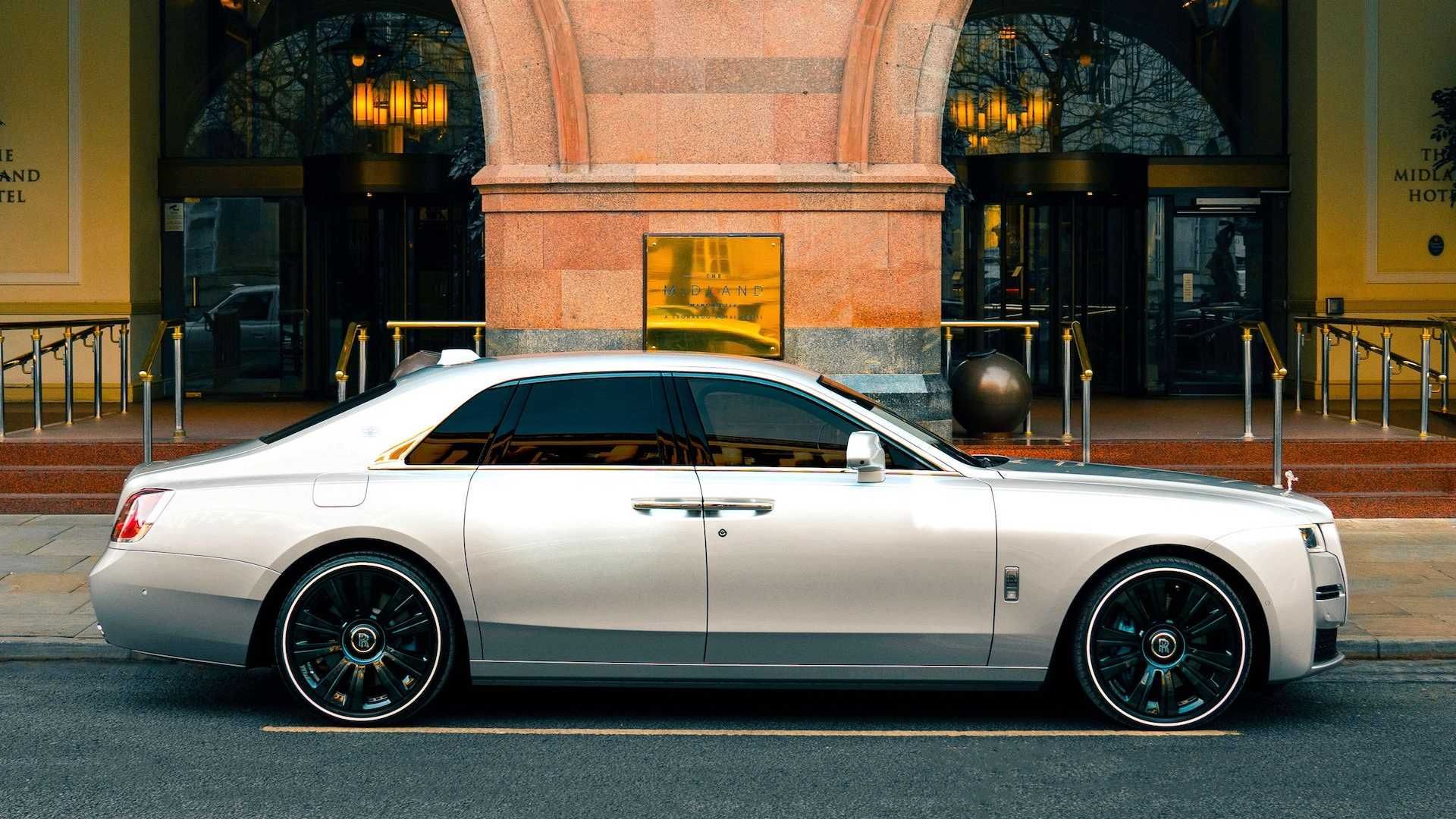 one-off-rolls-royce-manchester-ghost