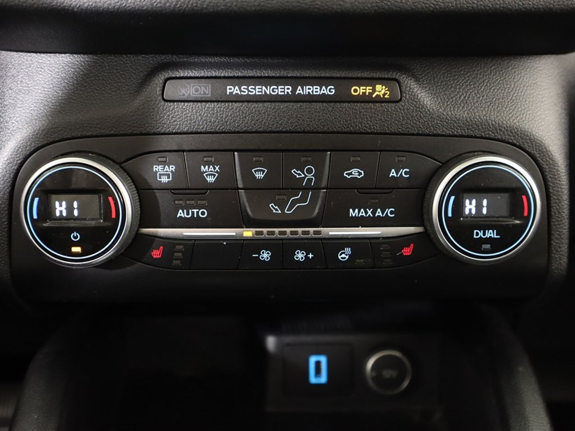 Dual-Zone-Automatic-Air-Conditioning