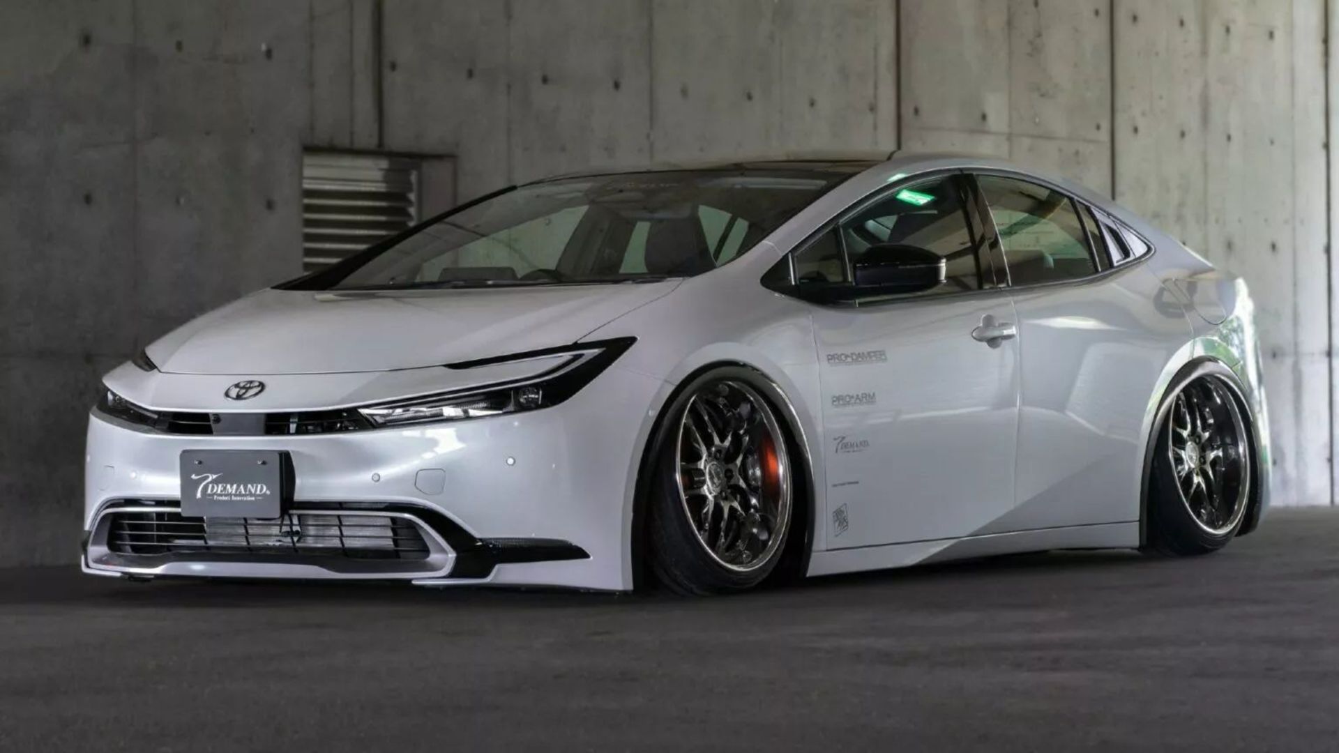 Toyota-Prius-T-Demand-3s-1536x864