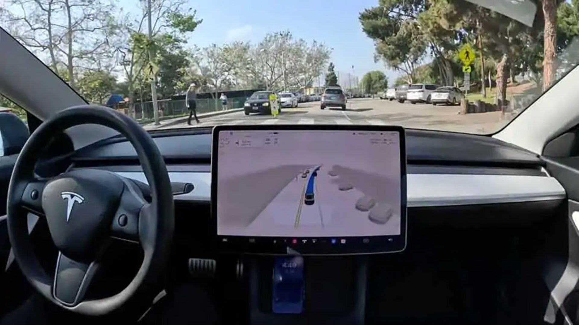 tesla-fsd-beta-fails-to-stop-at-pedestrian-crossing_1024x