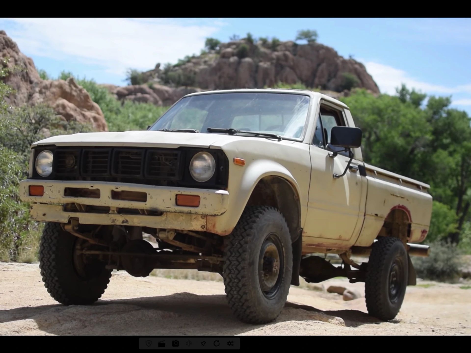 1980-toyota-hilux-pickup-with-1-million-miles