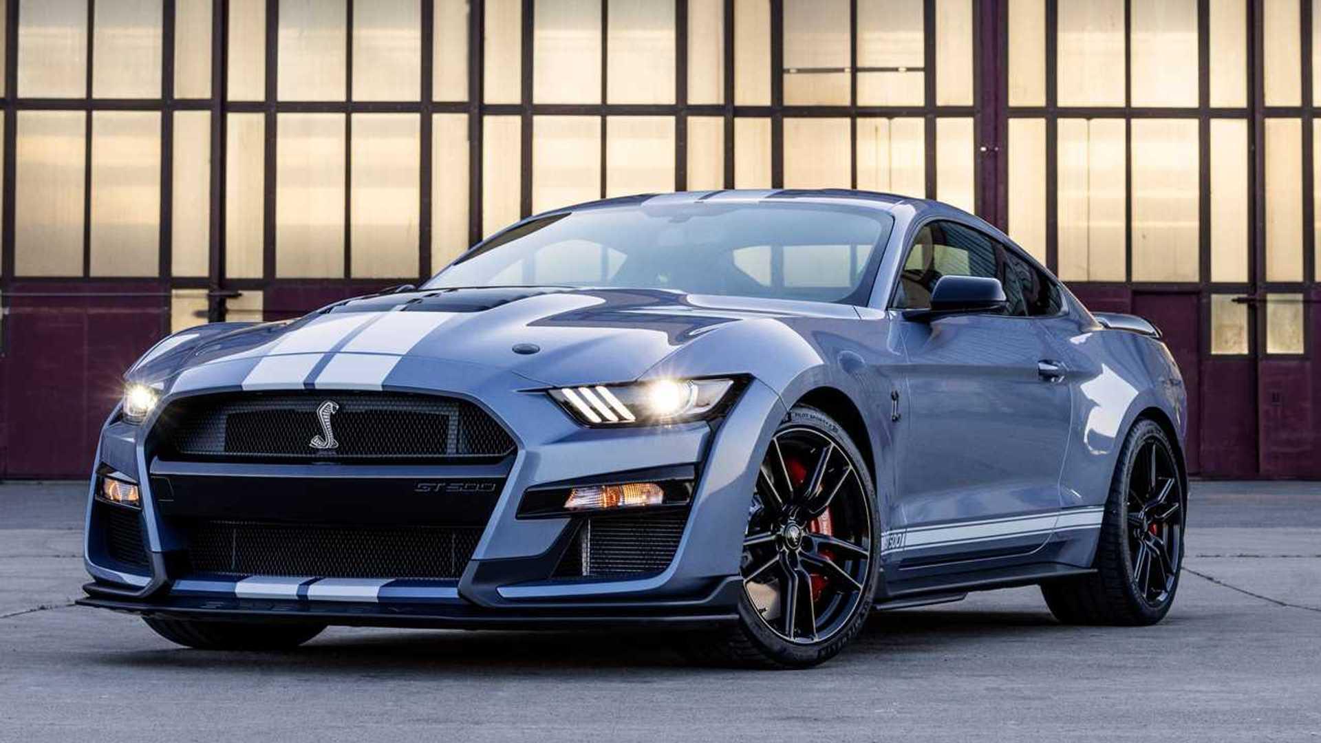 2022-ford-mustang-shelby-gt500-heritage-edition-front-corner