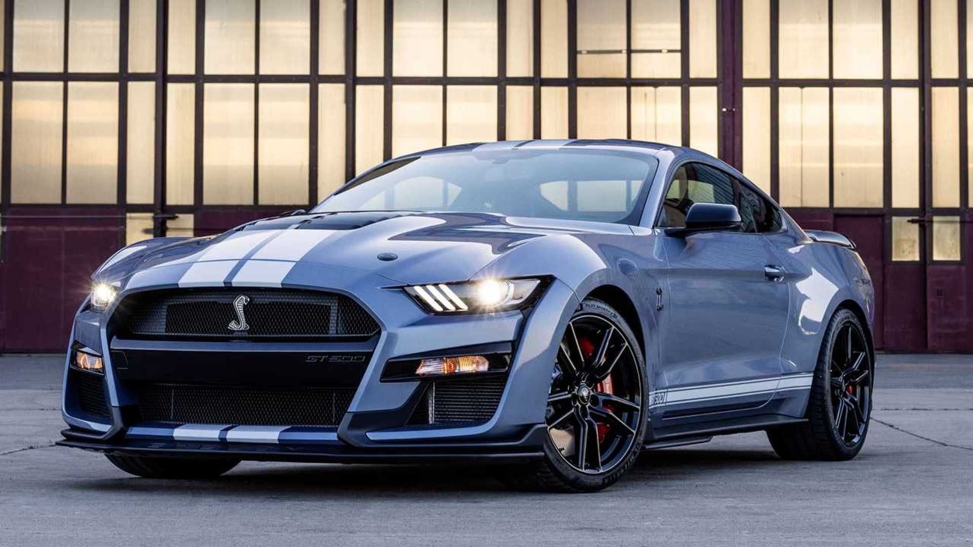 2022-ford-mustang-shelby-gt500-heritage-edition-front-corner