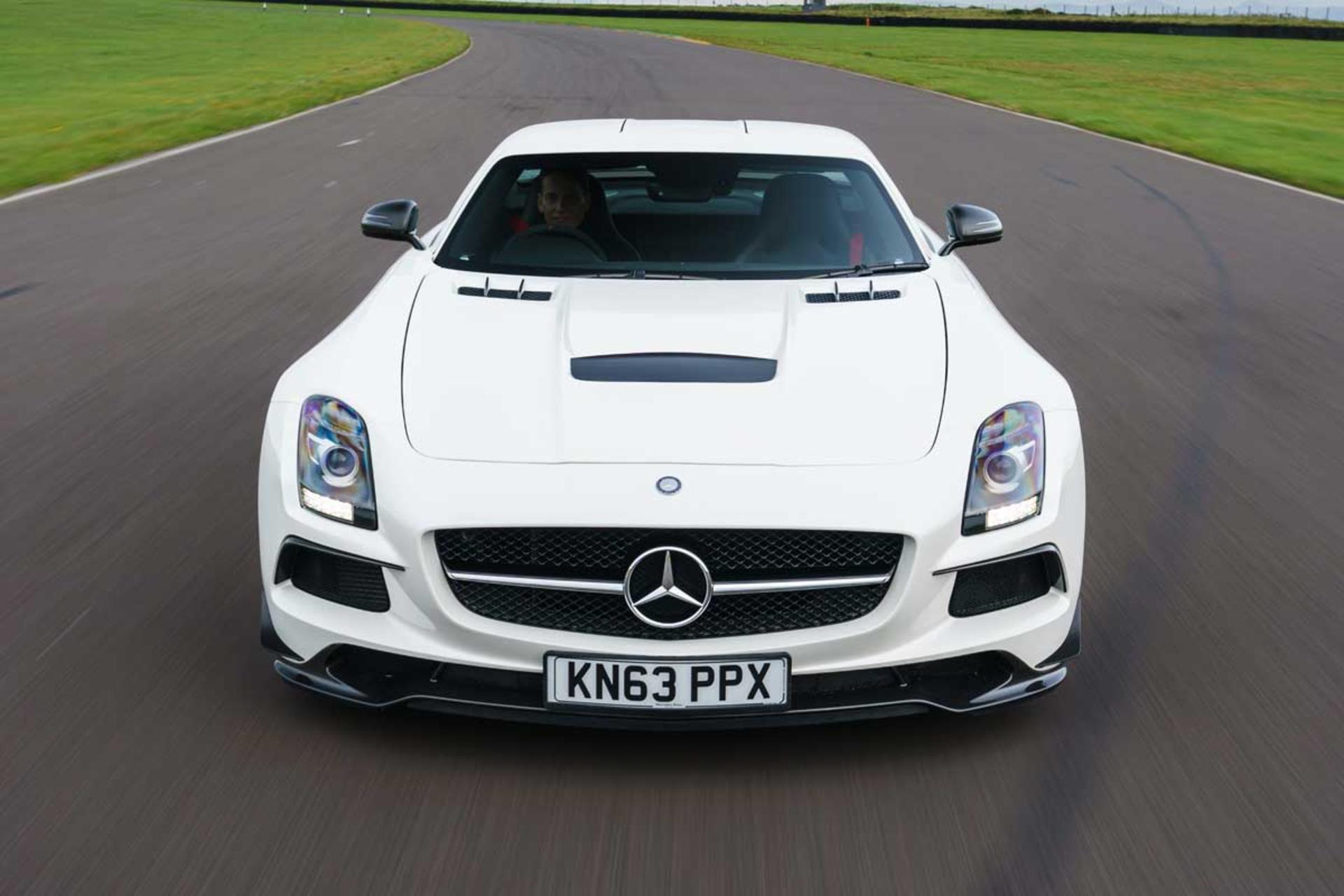 Mercedes-SLS-1