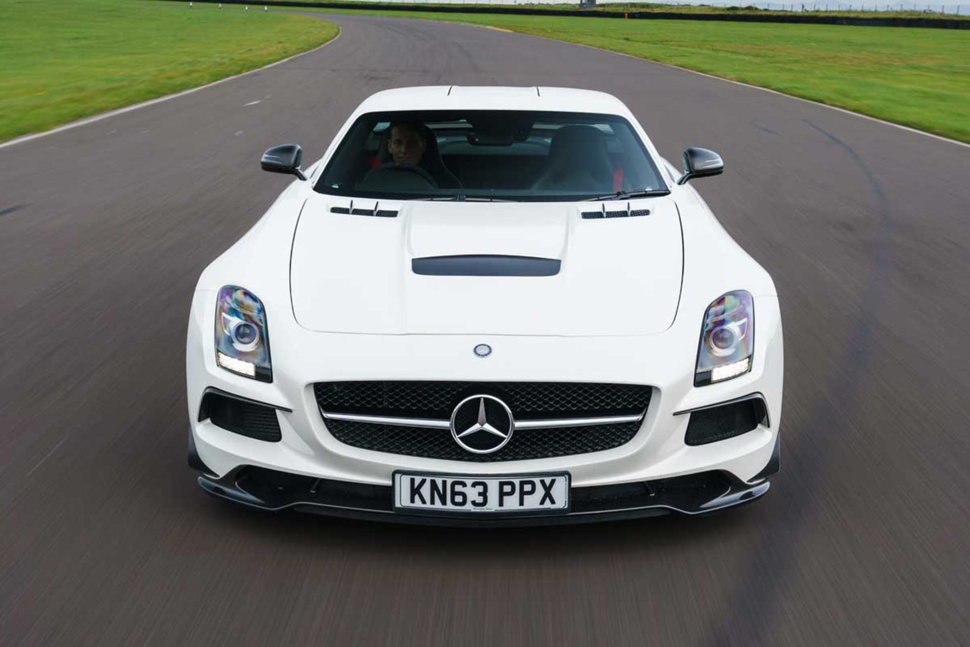 Mercedes-SLS-1