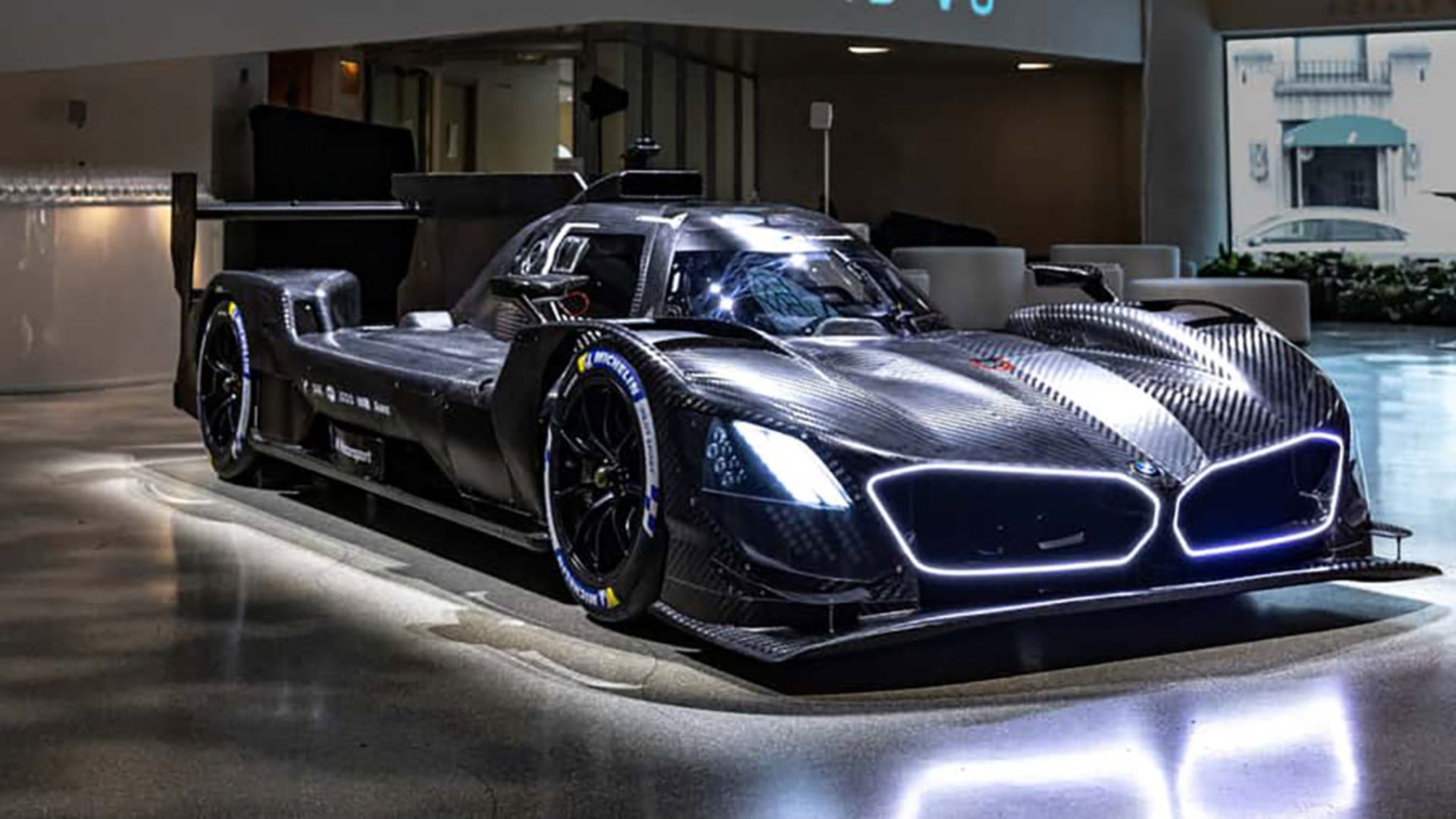 bmw-m-hybrid-v8-with-unpainted-body_1024x