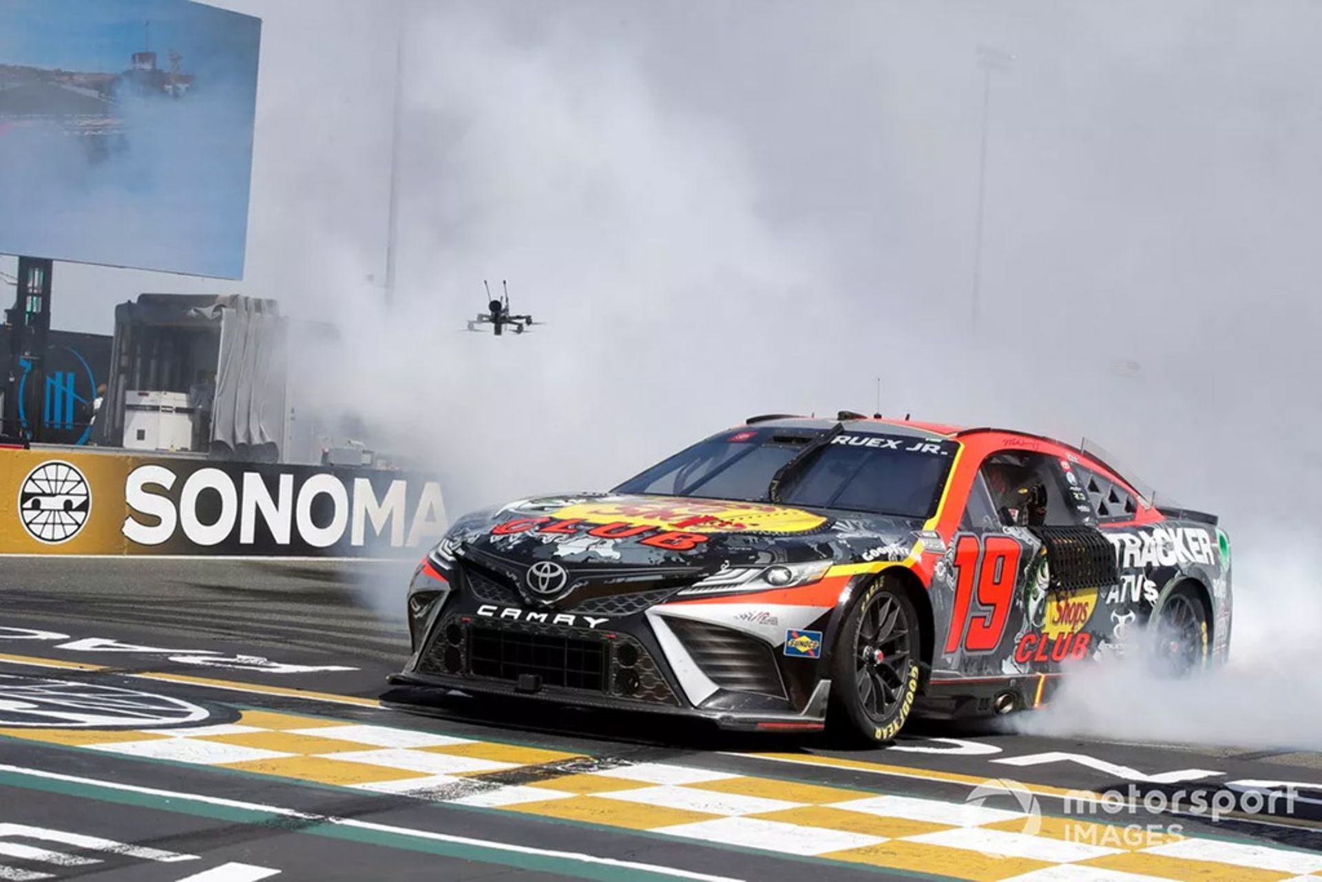 race-winner-martin-truex-jr-jo-1 (1)_1024x