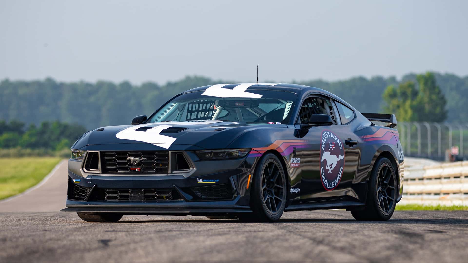 2024-ford-mustang-dark-horse-r