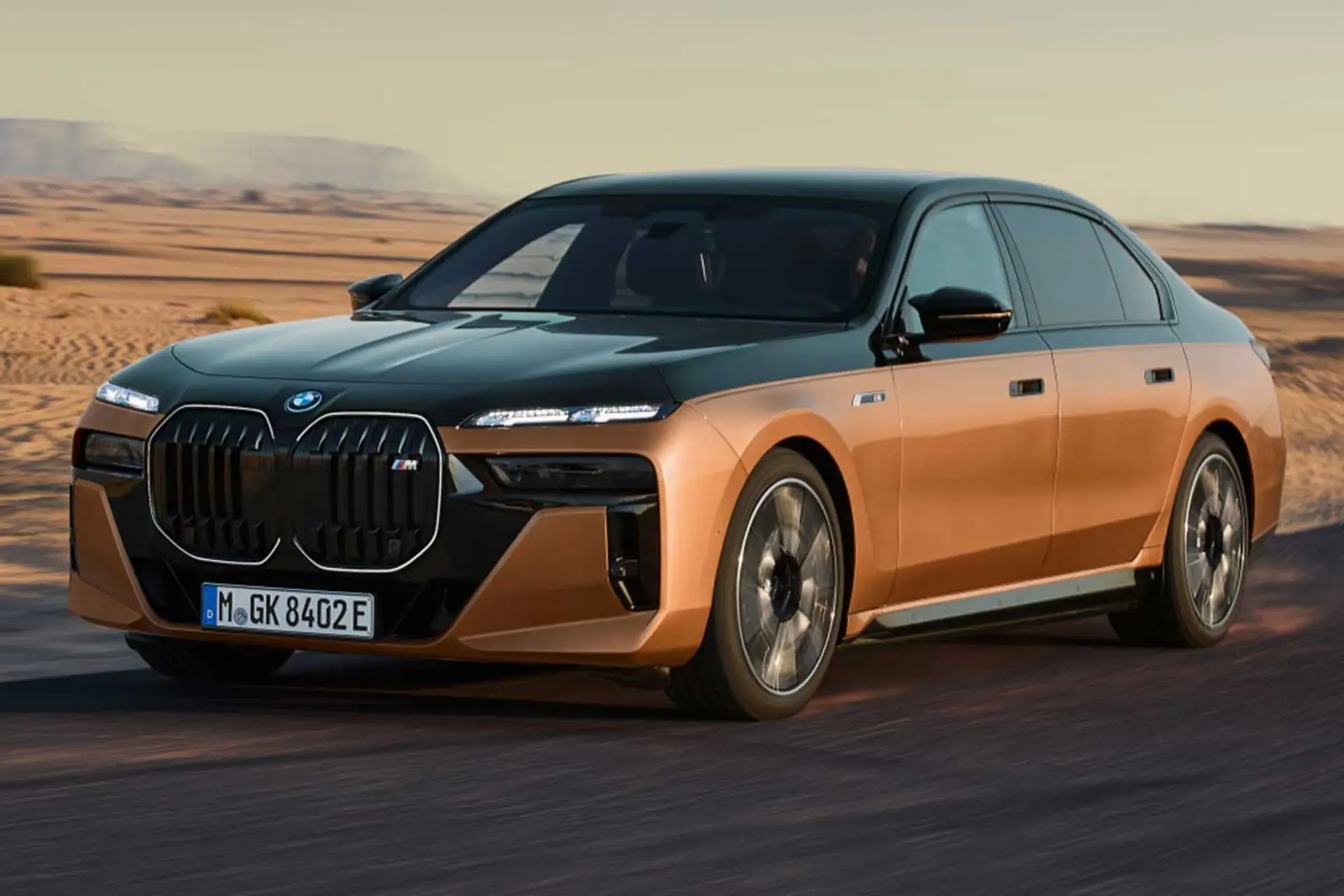 BMW-i7-M70-1