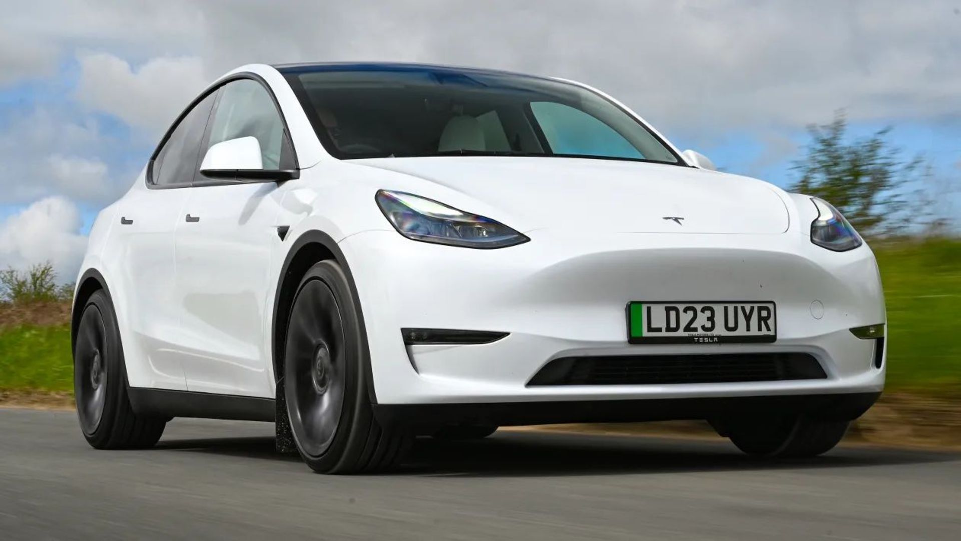 Lexus RZ vs Tesla Model Y-5_zqjghm