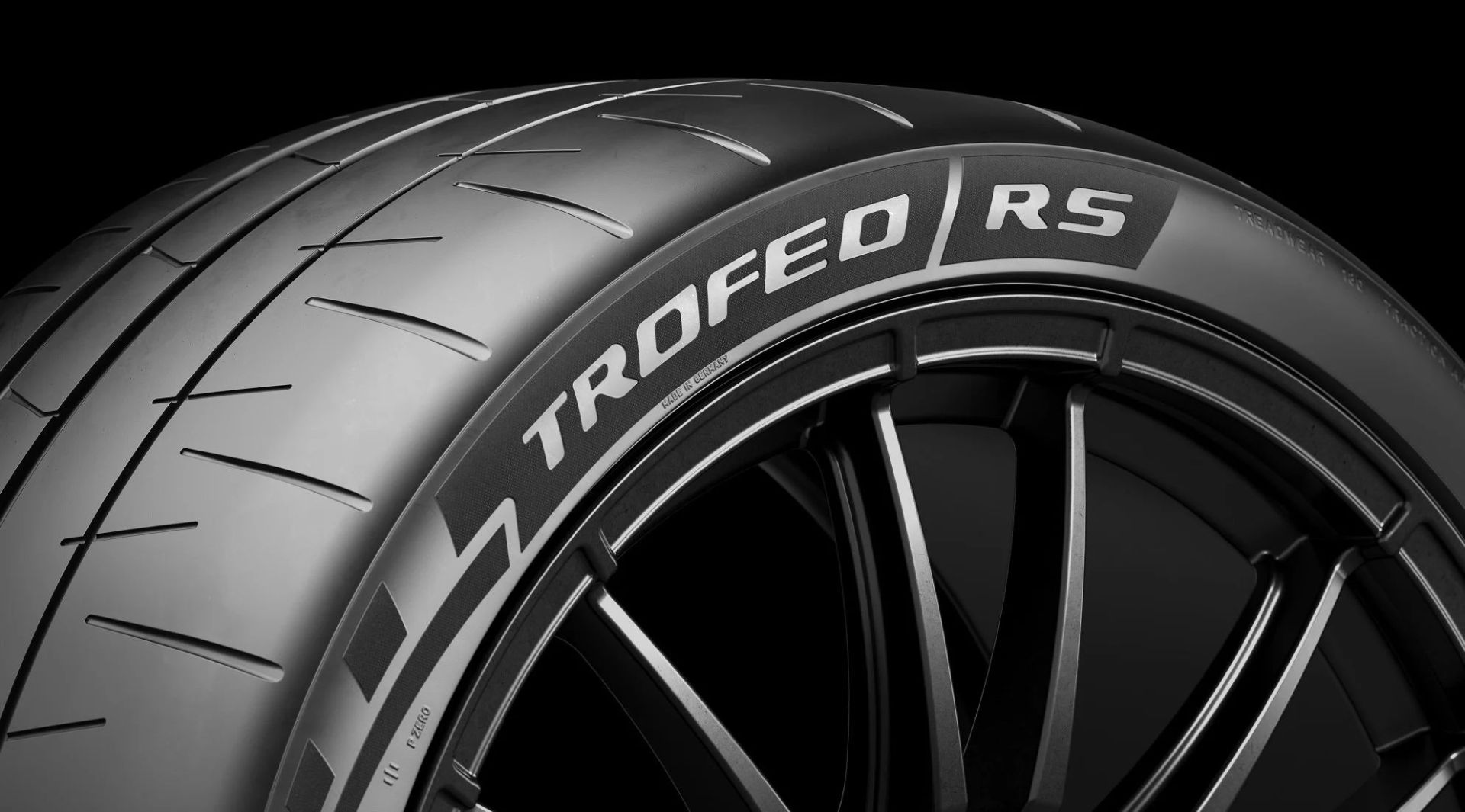 Pirelli_P_Zero_Trofeo_RS-main_i