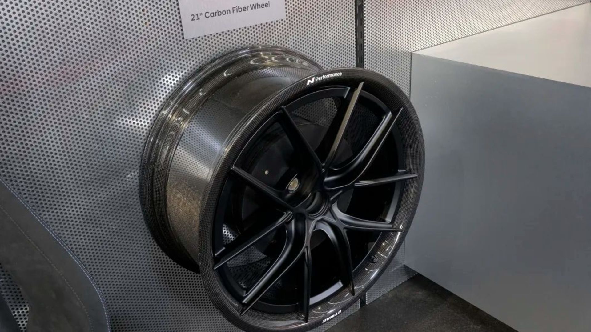 dymag_hyundai_carbon_wheel_001