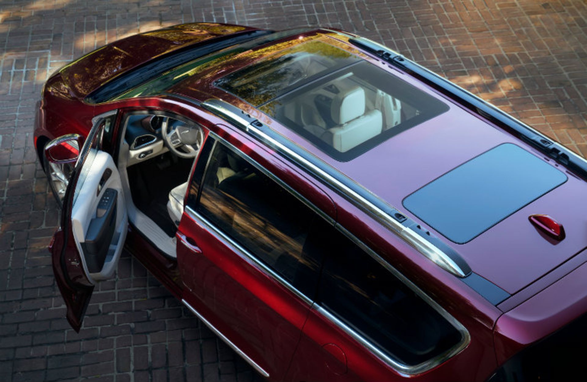 2017-Chrysler-Pacifica-sunroof-exterior_o