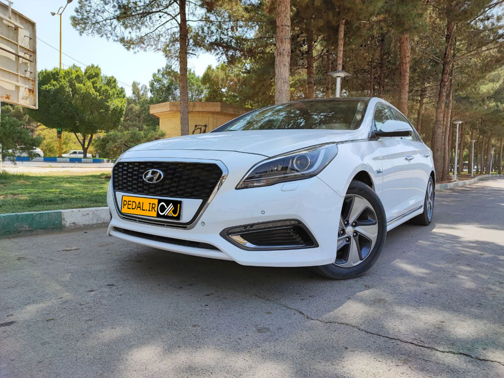 2017-Hyundai-Sonata-Hybrid-(4)