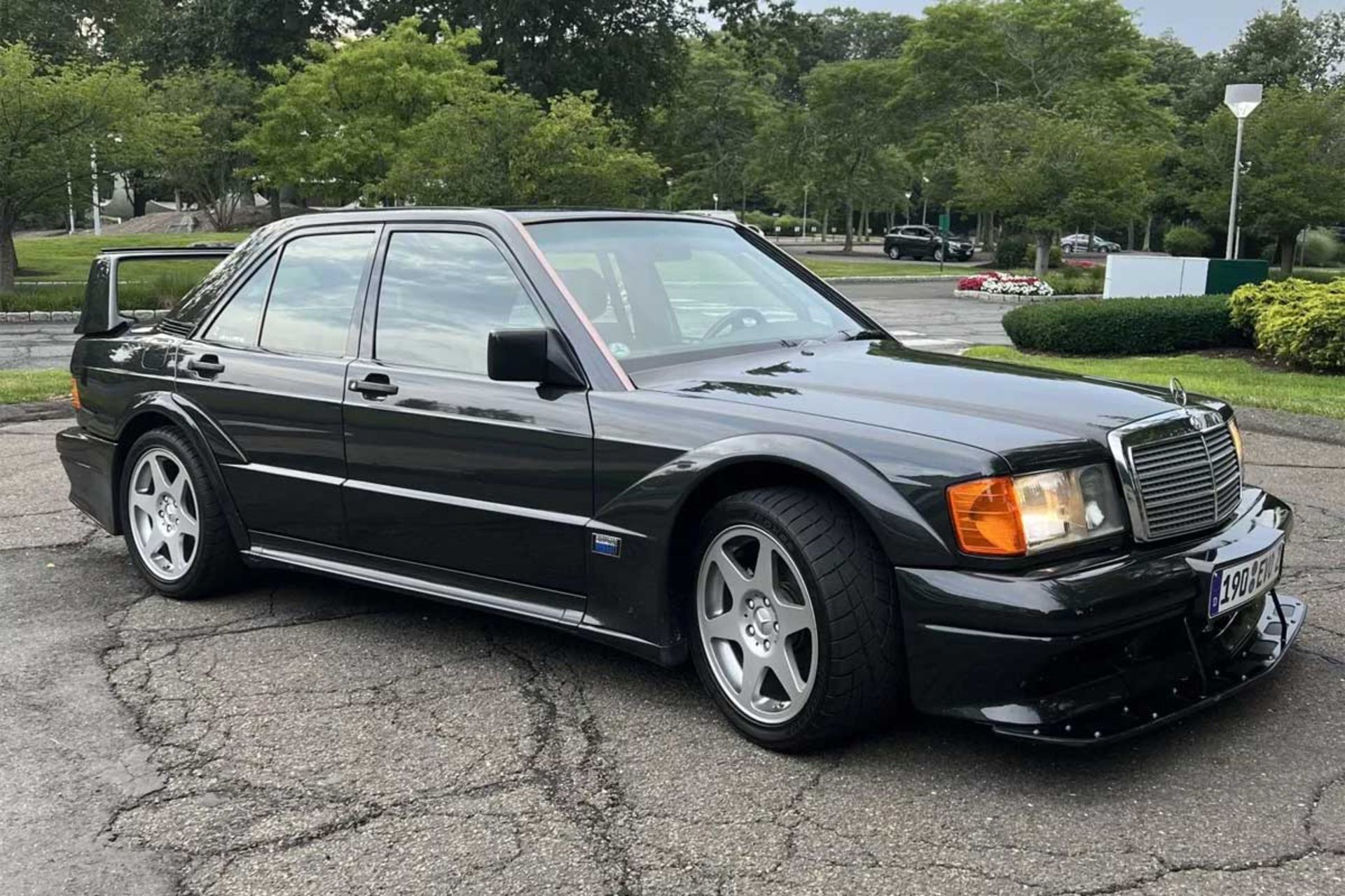 Mercedes-190E-1