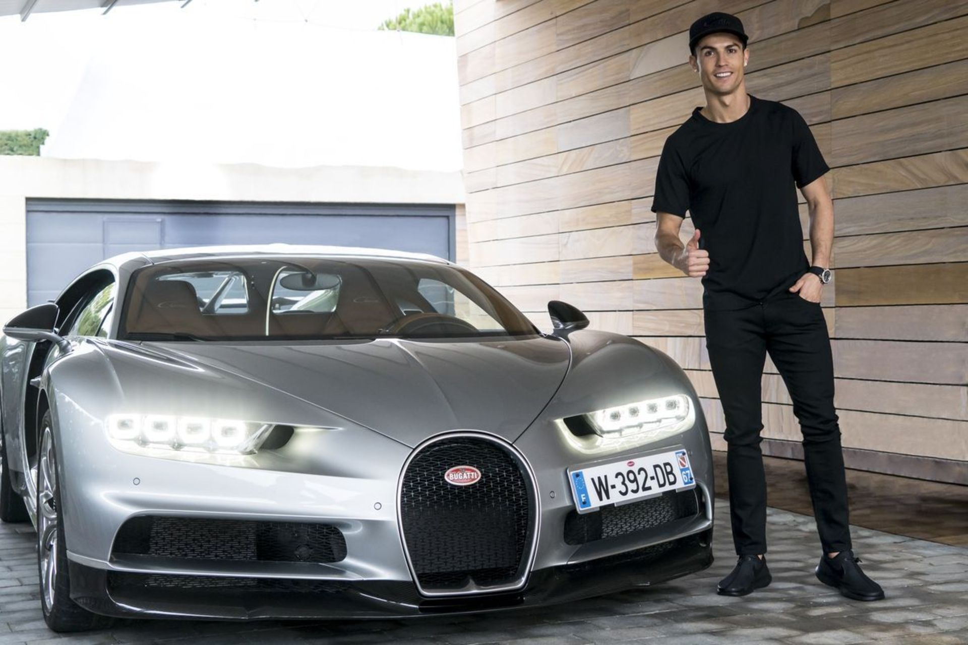 cristiano-ronaldo-bugatti-chiron-2