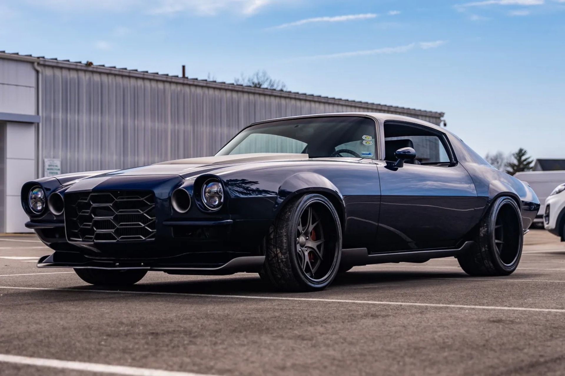 epic-1971-chevrolet-camaro-restomod-is-a-bespoke-wonder-hides-killer-engine-under-hood_1