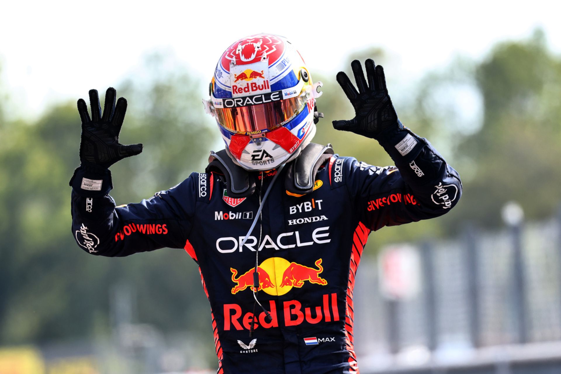 Race winner Max Verstappen (NLD) Red Bull Racing celebrates in parc ferme.
03.09.2023. Formula 1 World Championship, Rd 15, Italian Grand Prix, Monza, Italy, Race Day.
- www.xpbimages.com, EMail: requests@xpbimages.com © Copyright: Charniaux / XPB Images