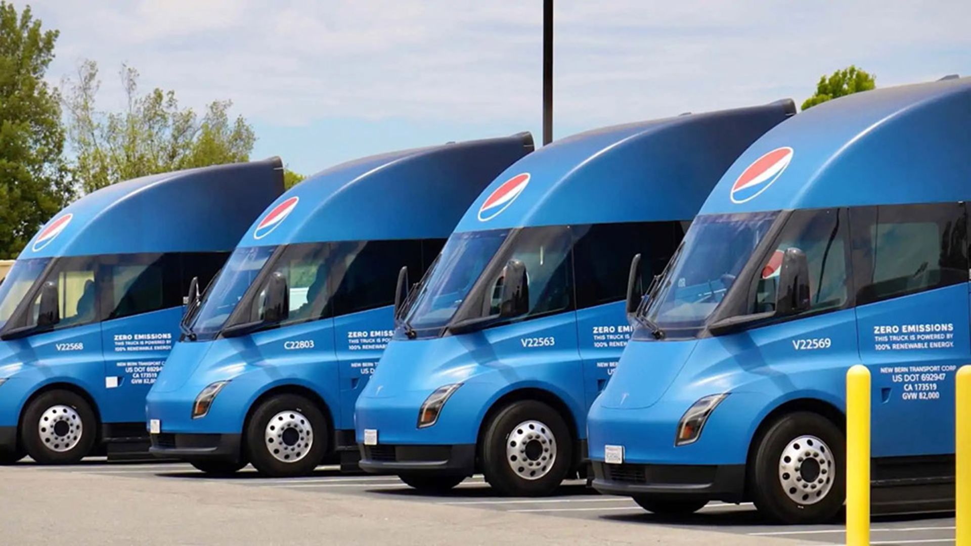 tesla-semi-trucks-from-pepsi-s-sacramento-fleet_1024x