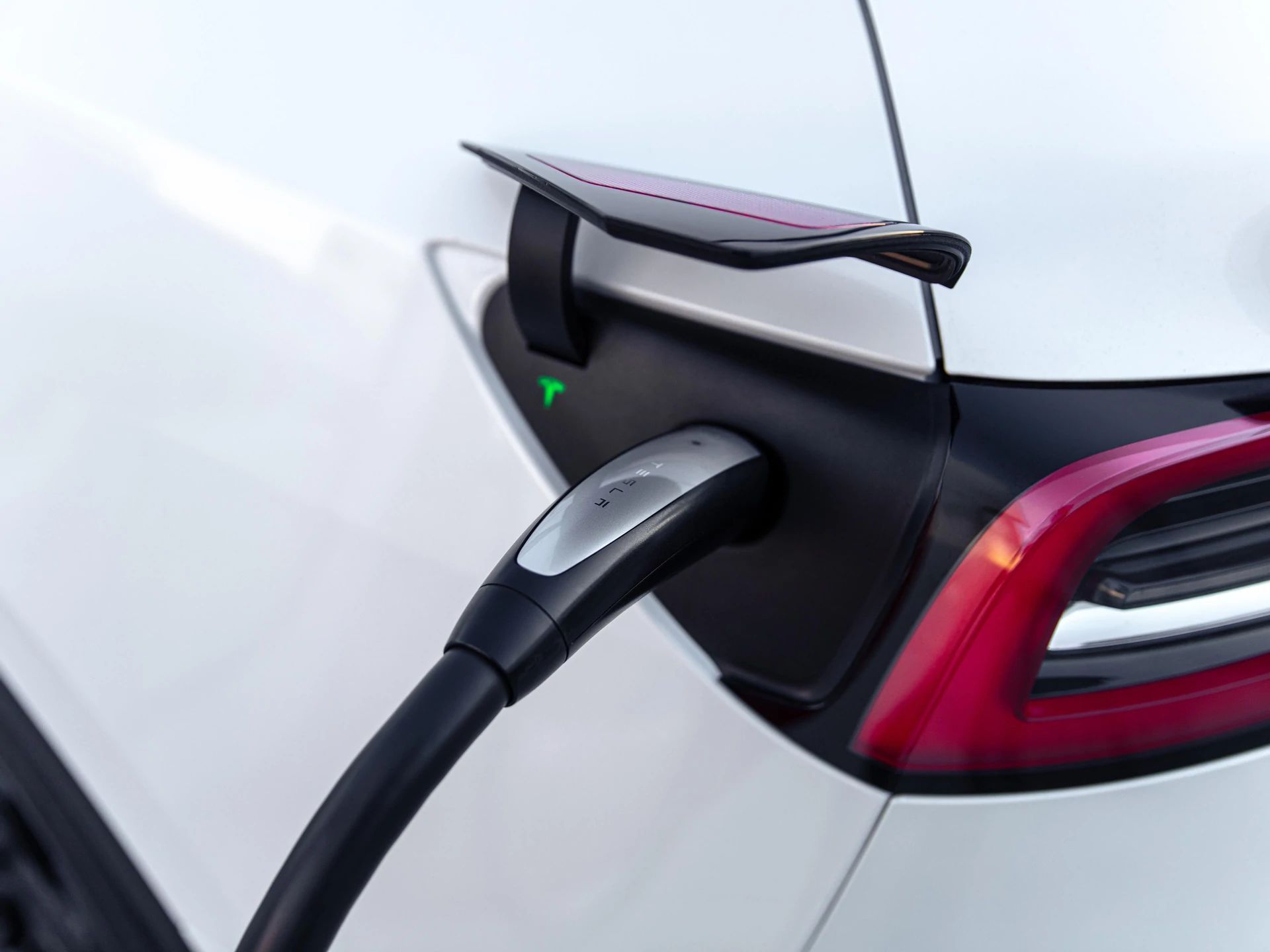 tesla-supercharging
