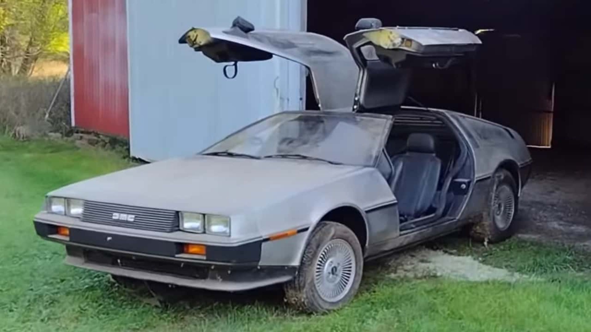 1981-delorean-barn-find