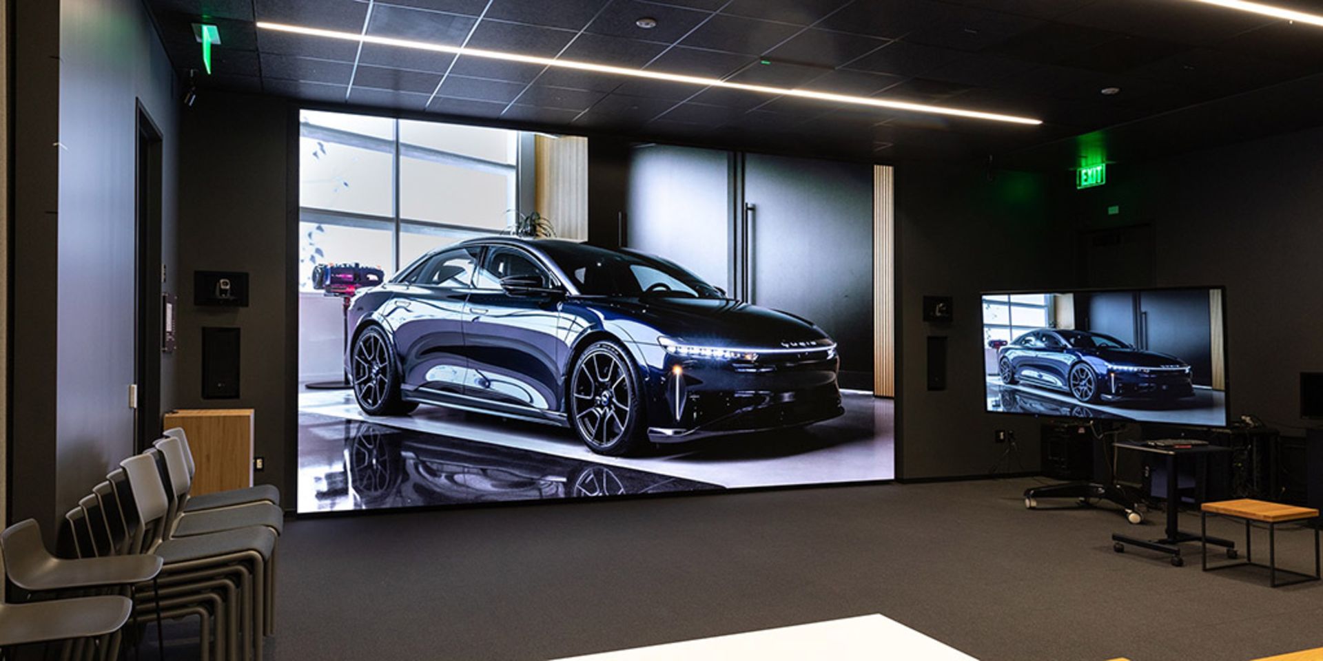 Lucid-Motors-The-Wall-2000x1000-1_1024x