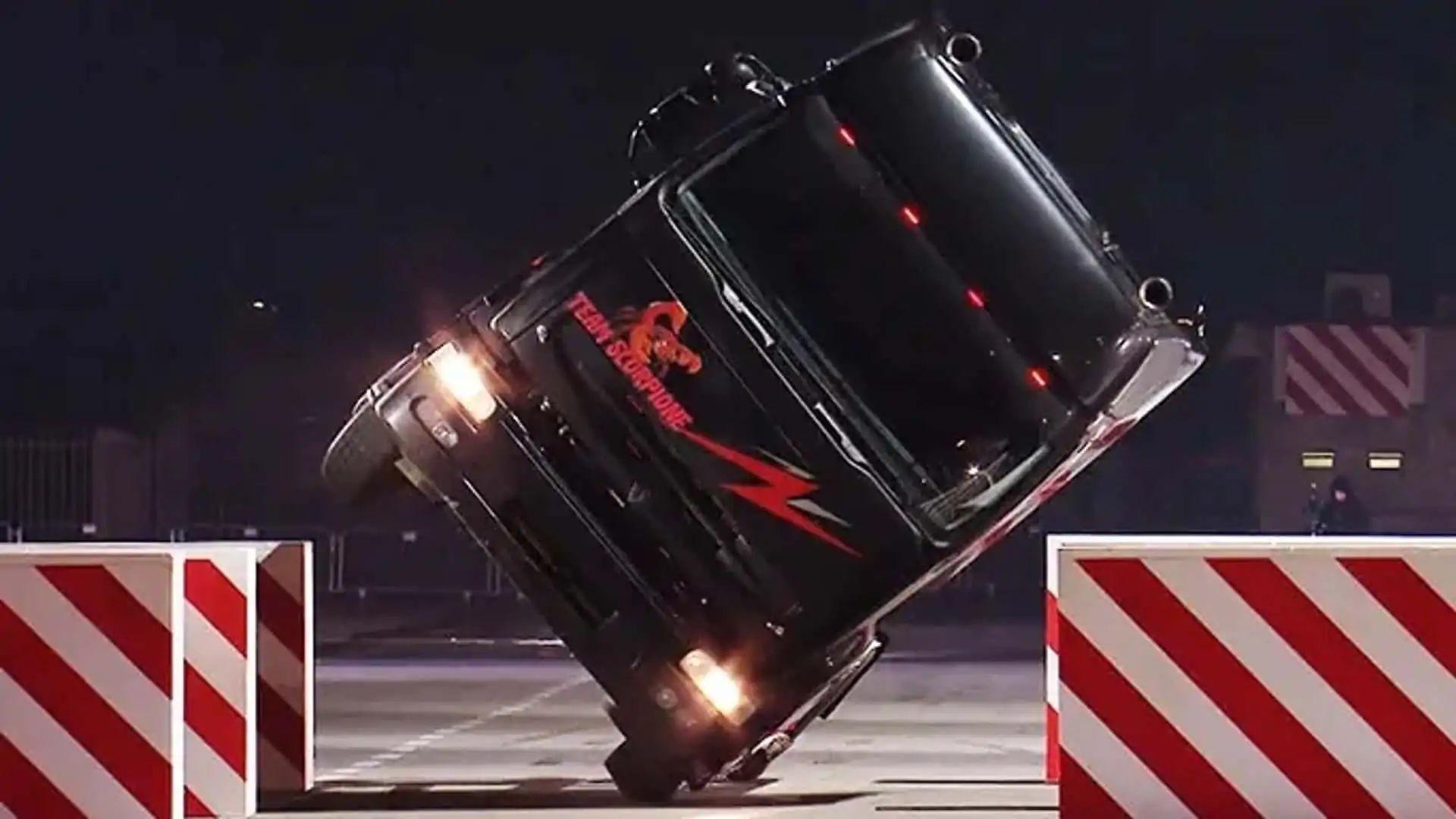 guinness-world-record-for-truck-driven-on-two-wheels