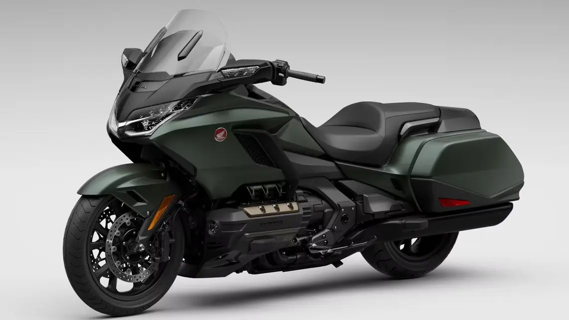 24-honda-gold-wing-dct_matte-armor-green-metallic_lf34