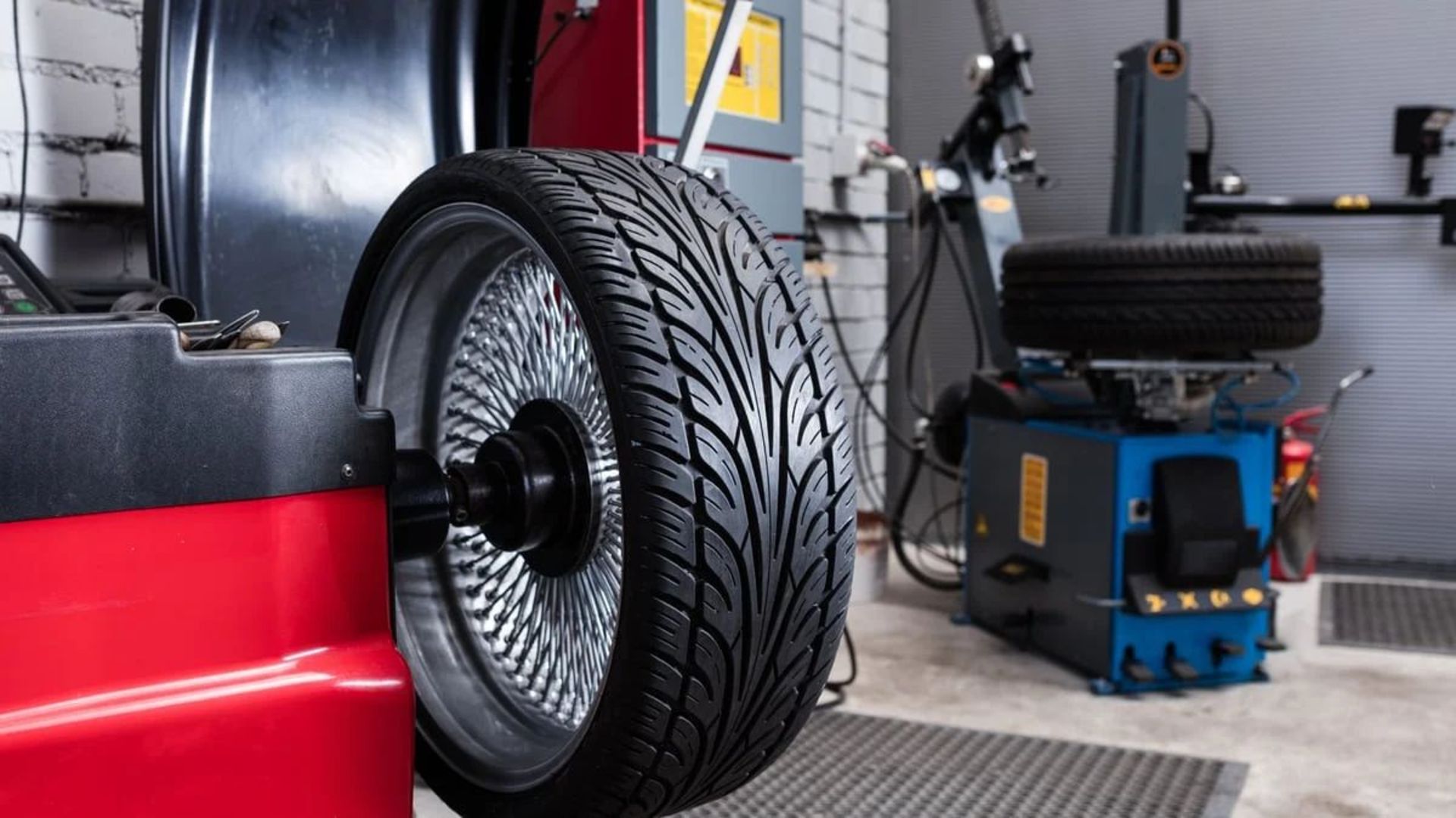 Symptoms-of-Unbalanced-Tires