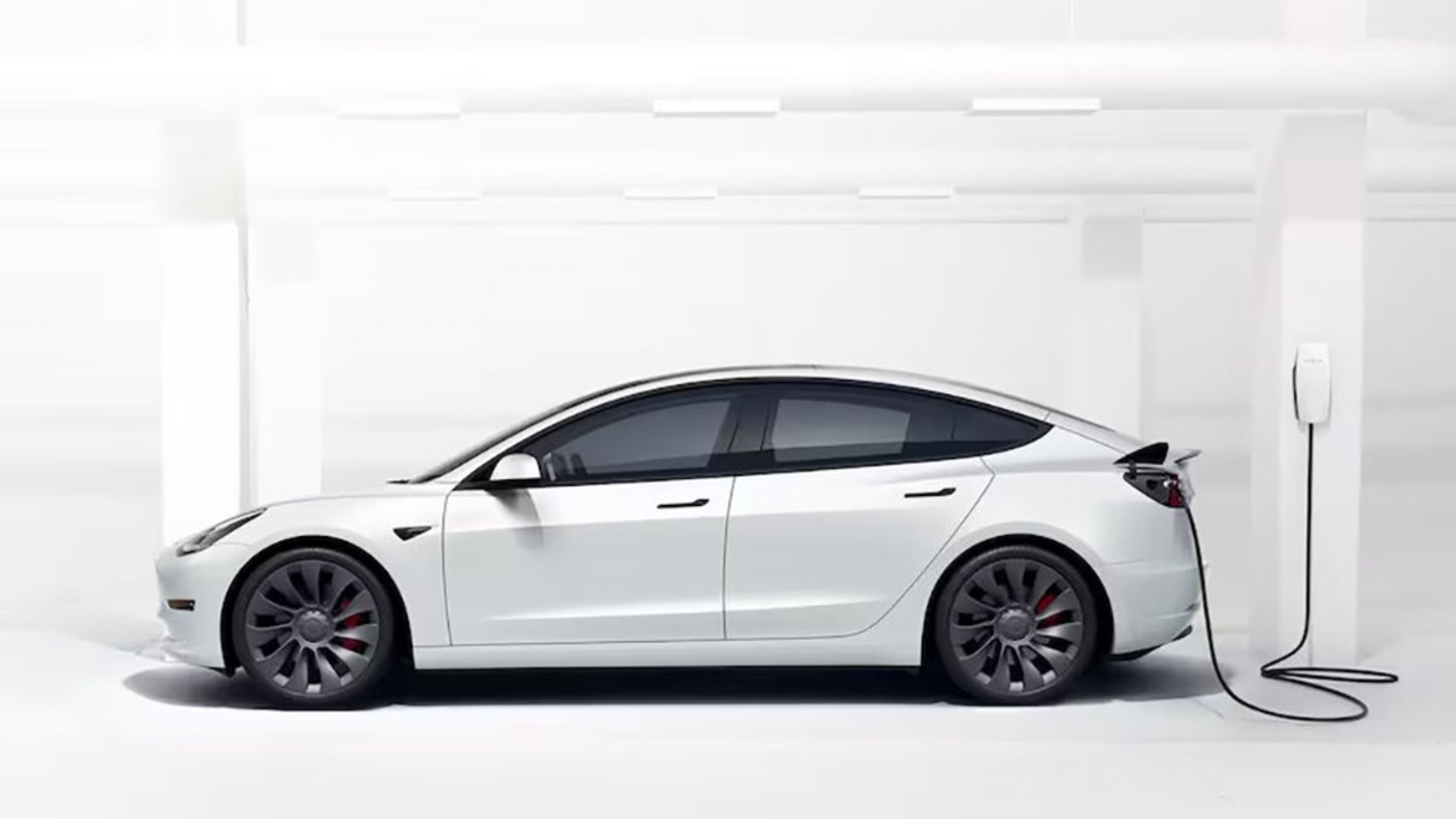 2021-Tesla-Model-3_07-side-view-charging