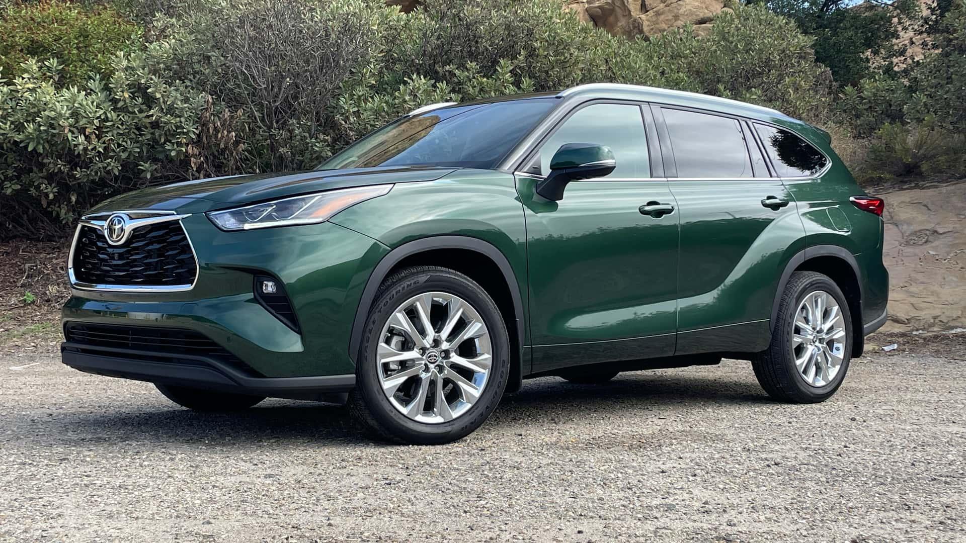 2023-toyota-highlander-limited-exterior-front-quarter