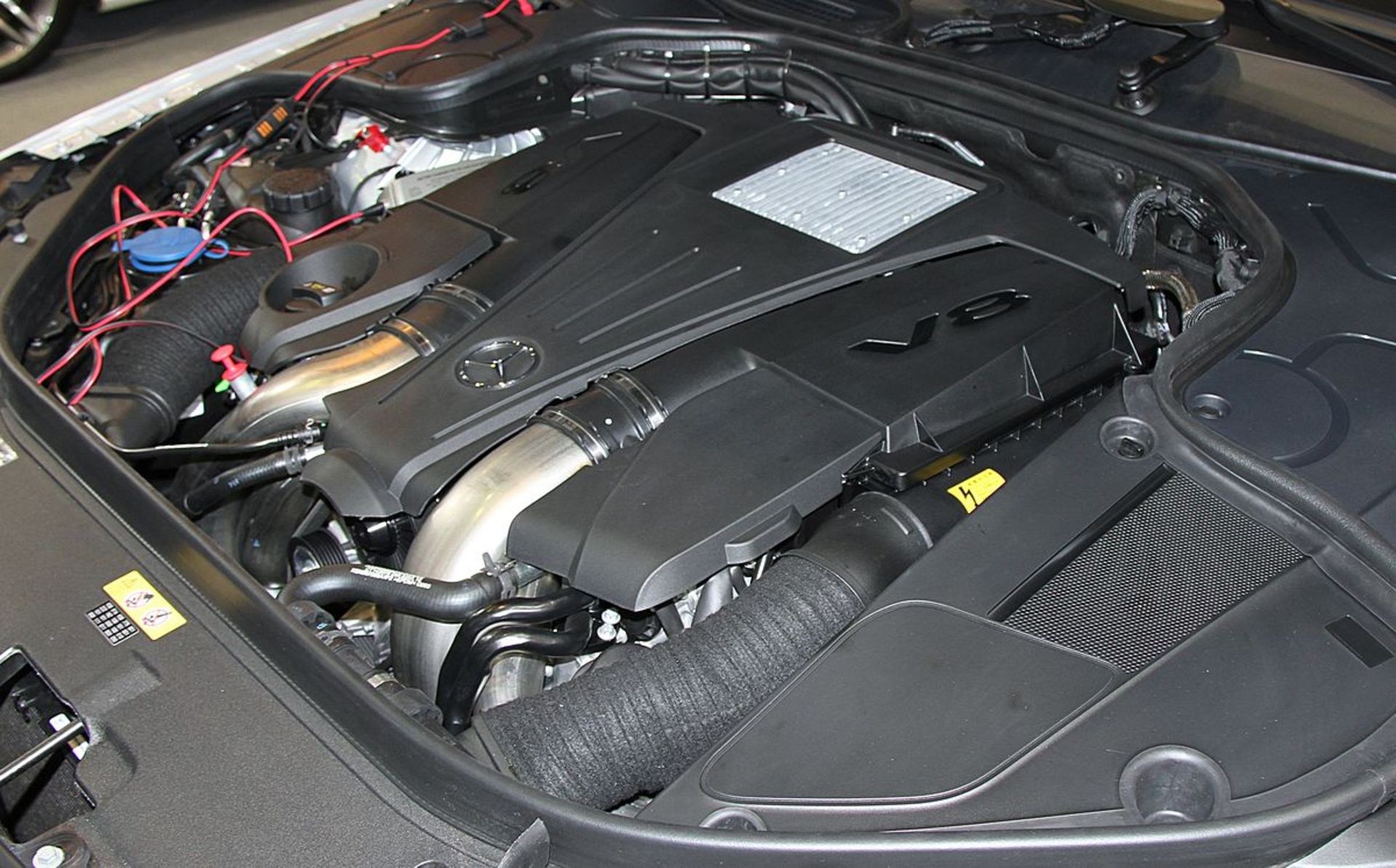 Mercedes-Benz_S550_long_V222_engine_room