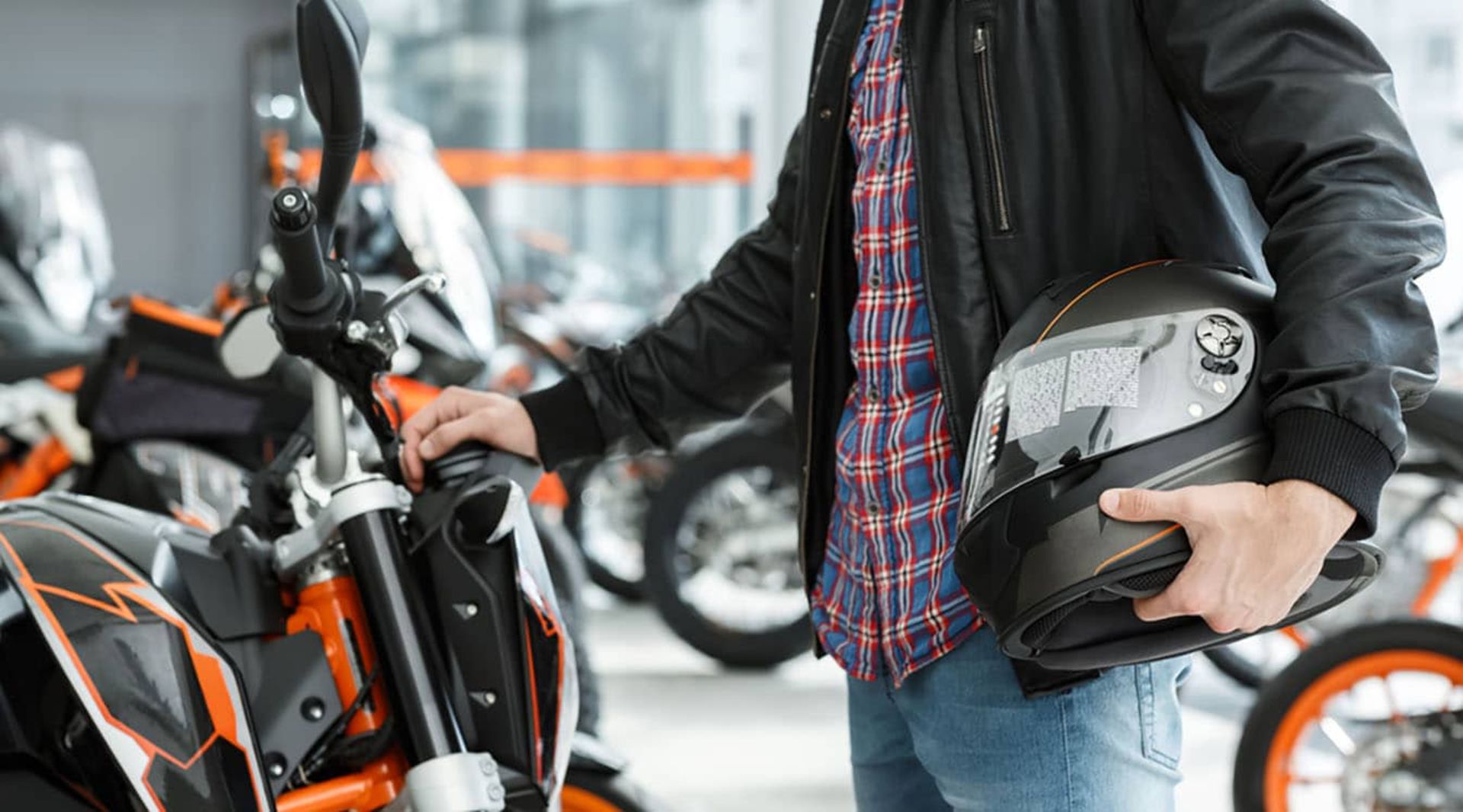 biker-holding-helmet