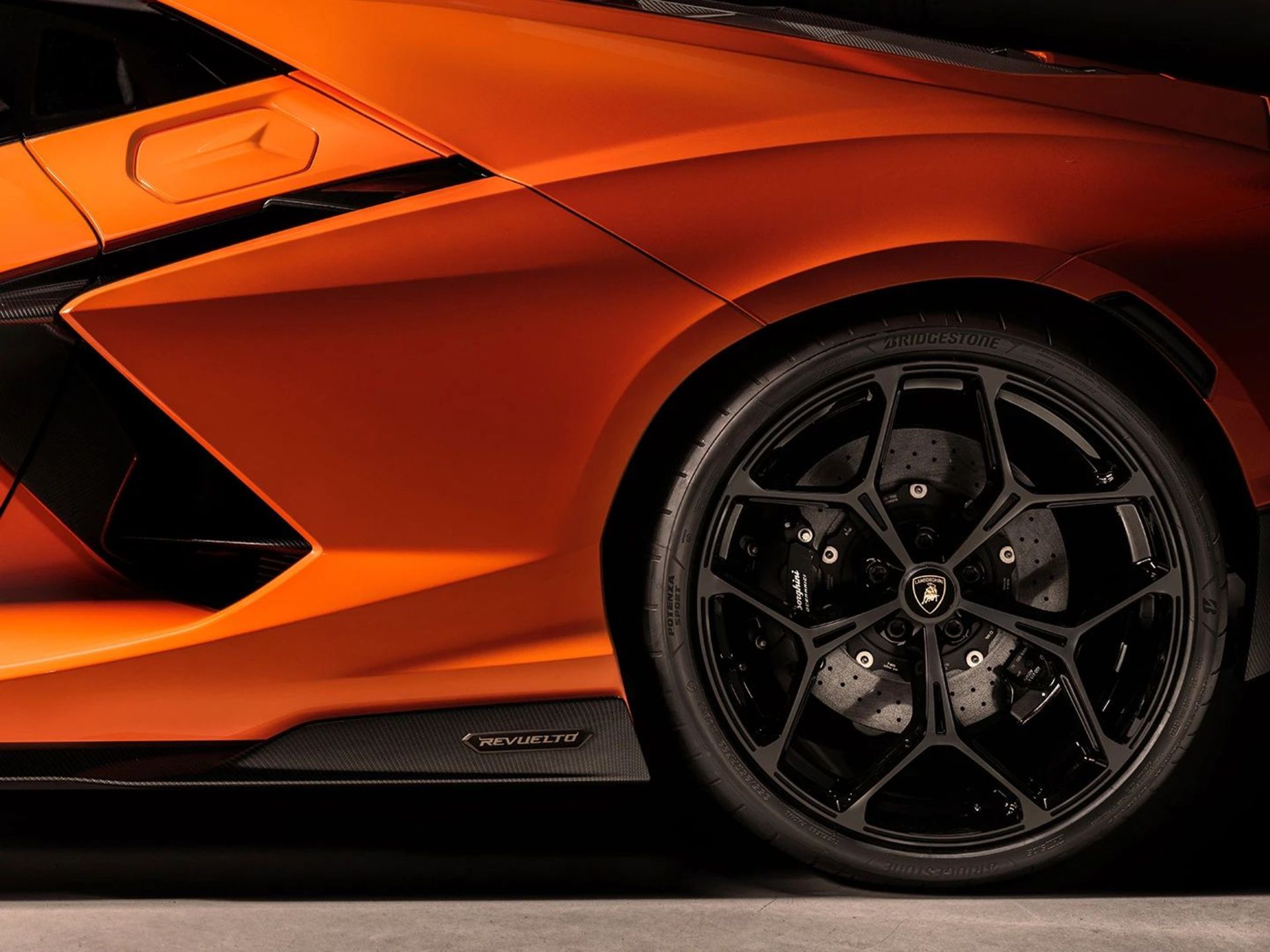 lamborghini-revuelto---foto---2023