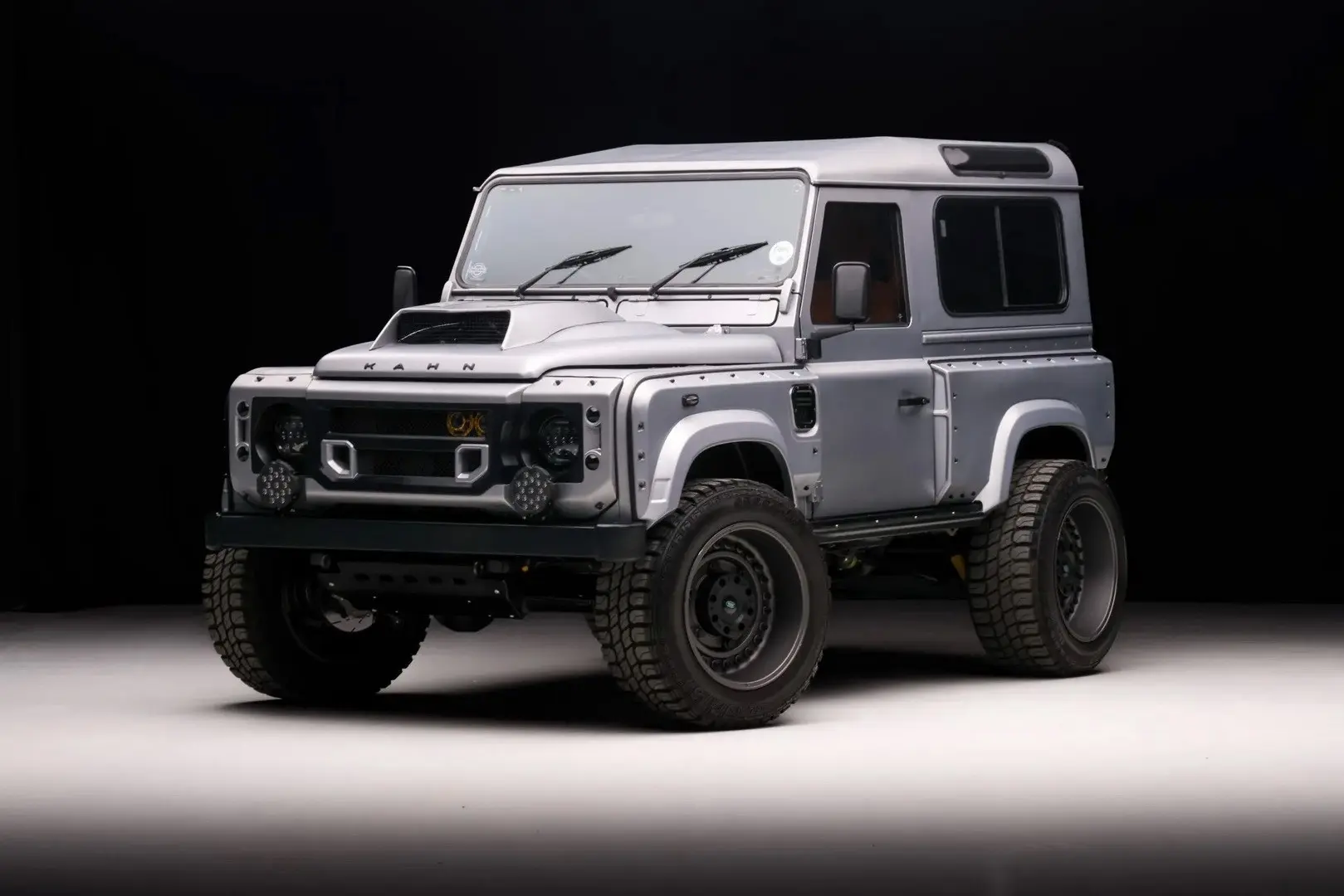 ls3-swapped-91-land-rover-defender-costs-more-than-a-cybertruck-and-mad-max-would-approve_2