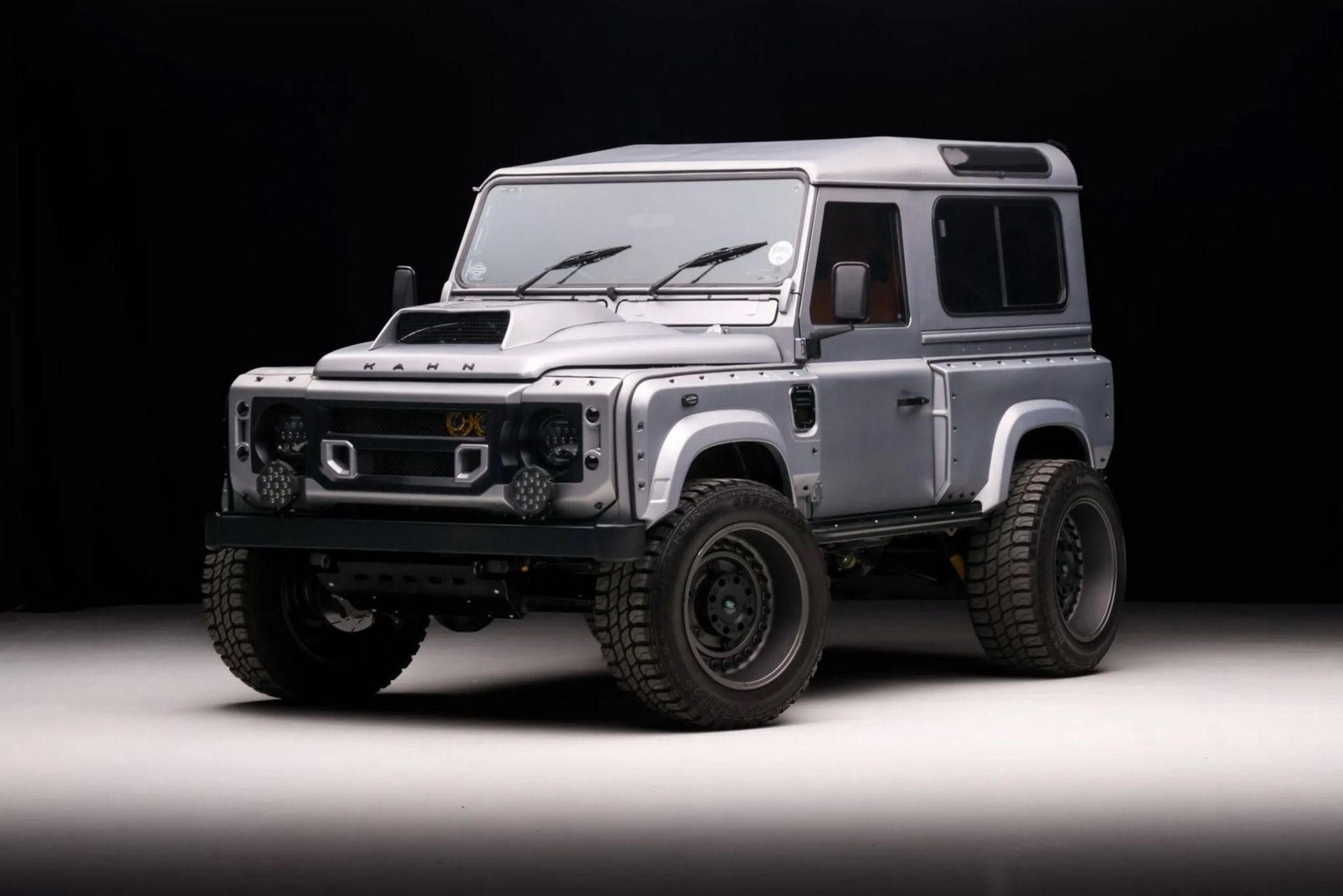 ls3-swapped-91-land-rover-defender-costs-more-than-a-cybertruck-and-mad-max-would-approve_2