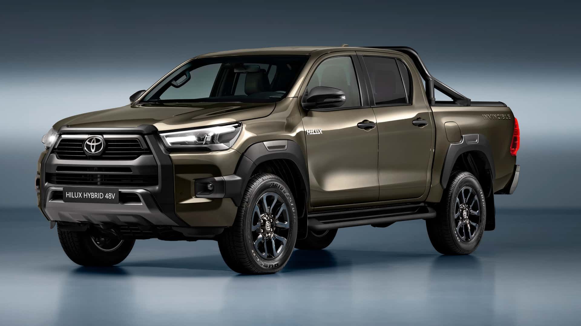 toyota-hilux-2024-mild-hybrid-48-v---esterni-in-studio